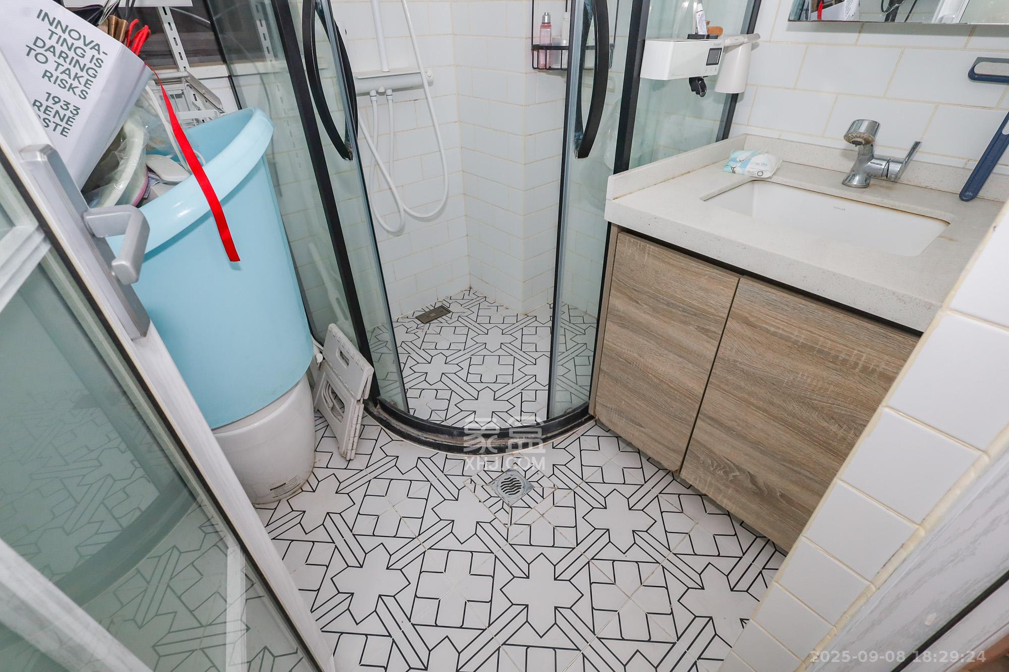 八方小区B区 3室2厅2卫 390.0万 八方小区B区 3室2厅2卫 390.0万卫生间