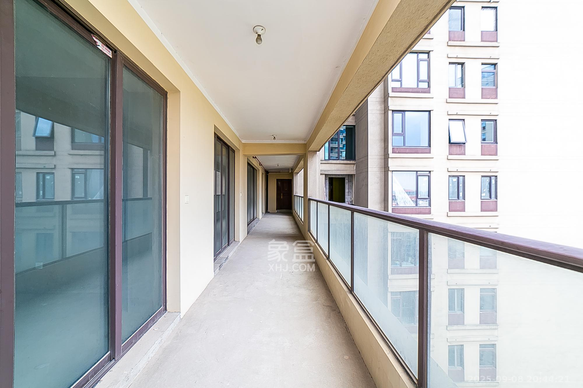 中建江山壹号  6室2厅4卫    708.0万 中建江山壹号  6室2厅4卫    708.0万阳台