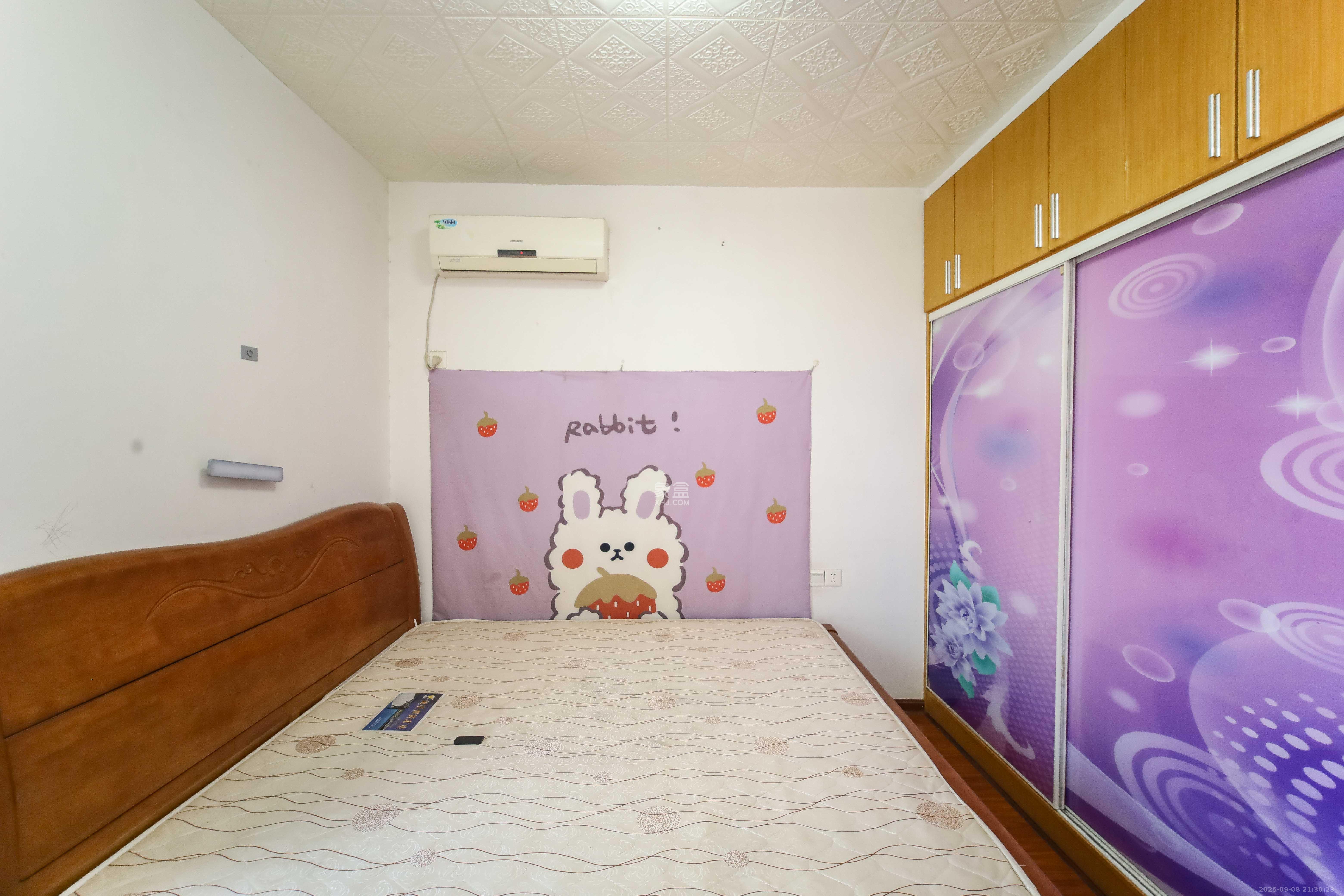 山水华景  3室2厅1卫    68.0万卧室