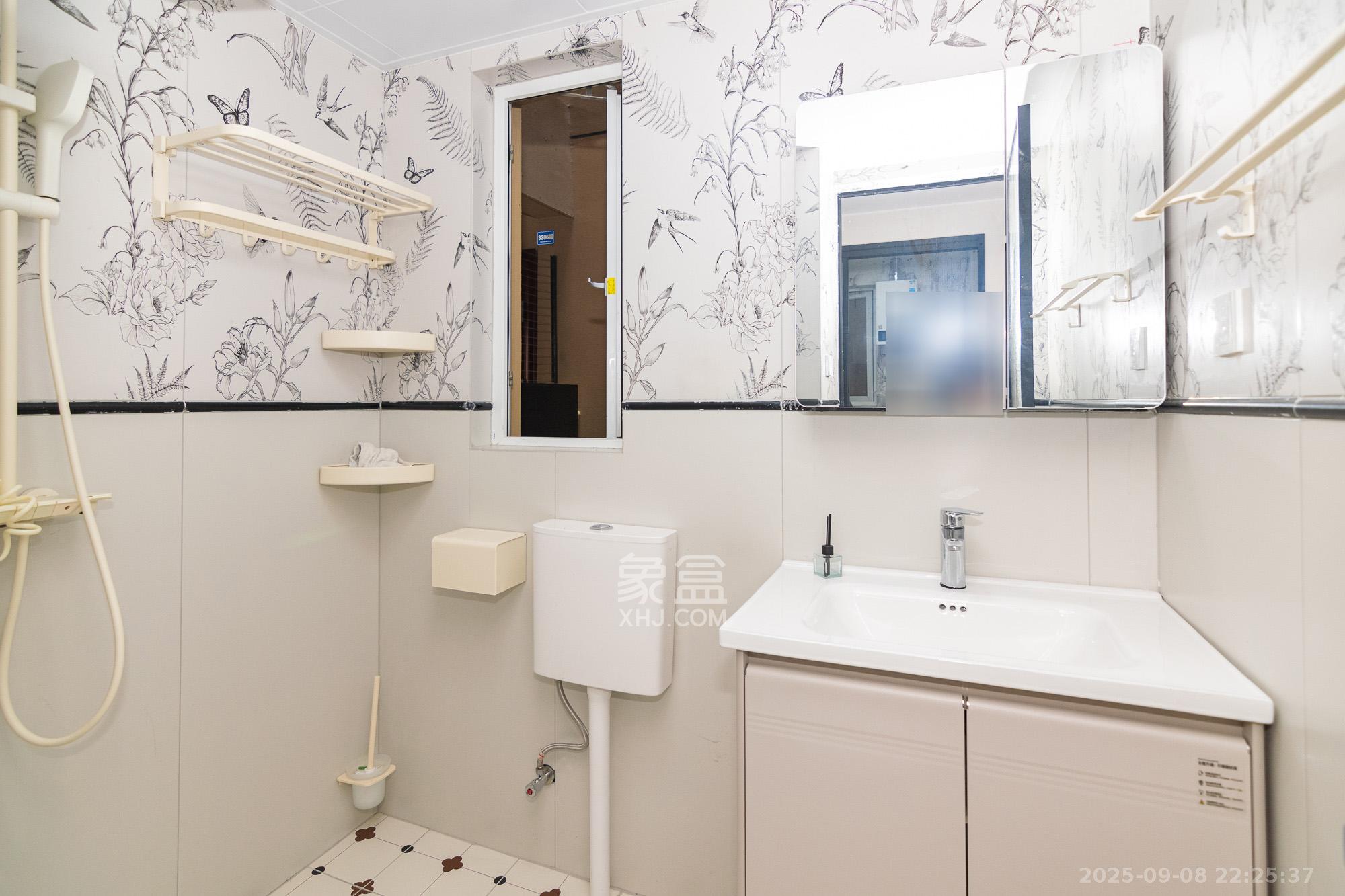 新城国际花都  3室2厅2卫    78.8万卫生间