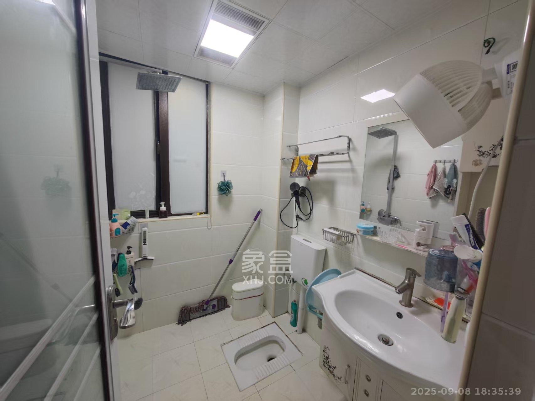 华润凤凰城三期  3室2厅1卫    1800.0元/月 华润凤凰城三期  3室2厅1卫    1800.0元/月室内图