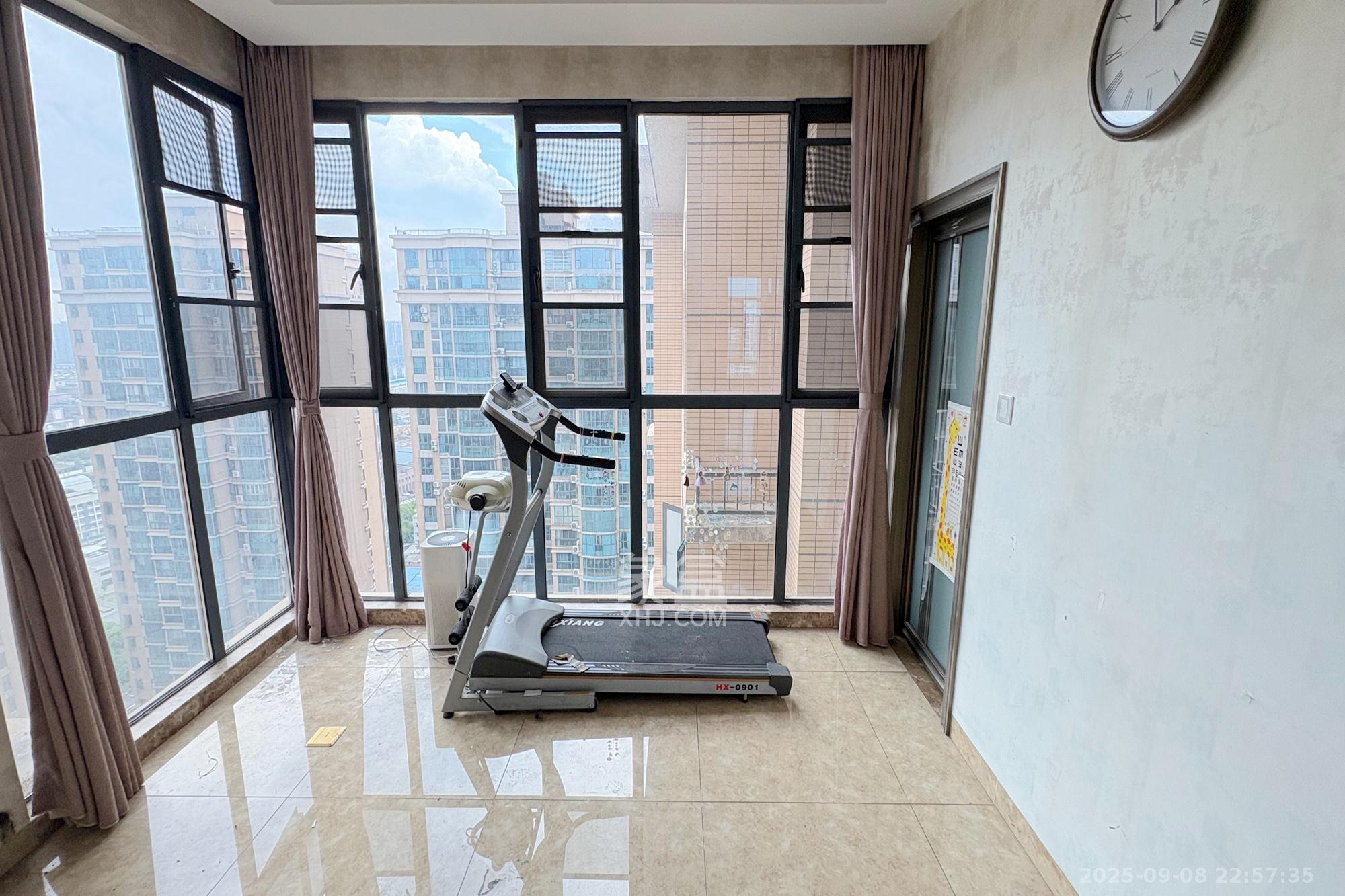 融圣国际  4室2厅2卫    144.8万 融圣国际  4室2厅2卫    144.8万阳台