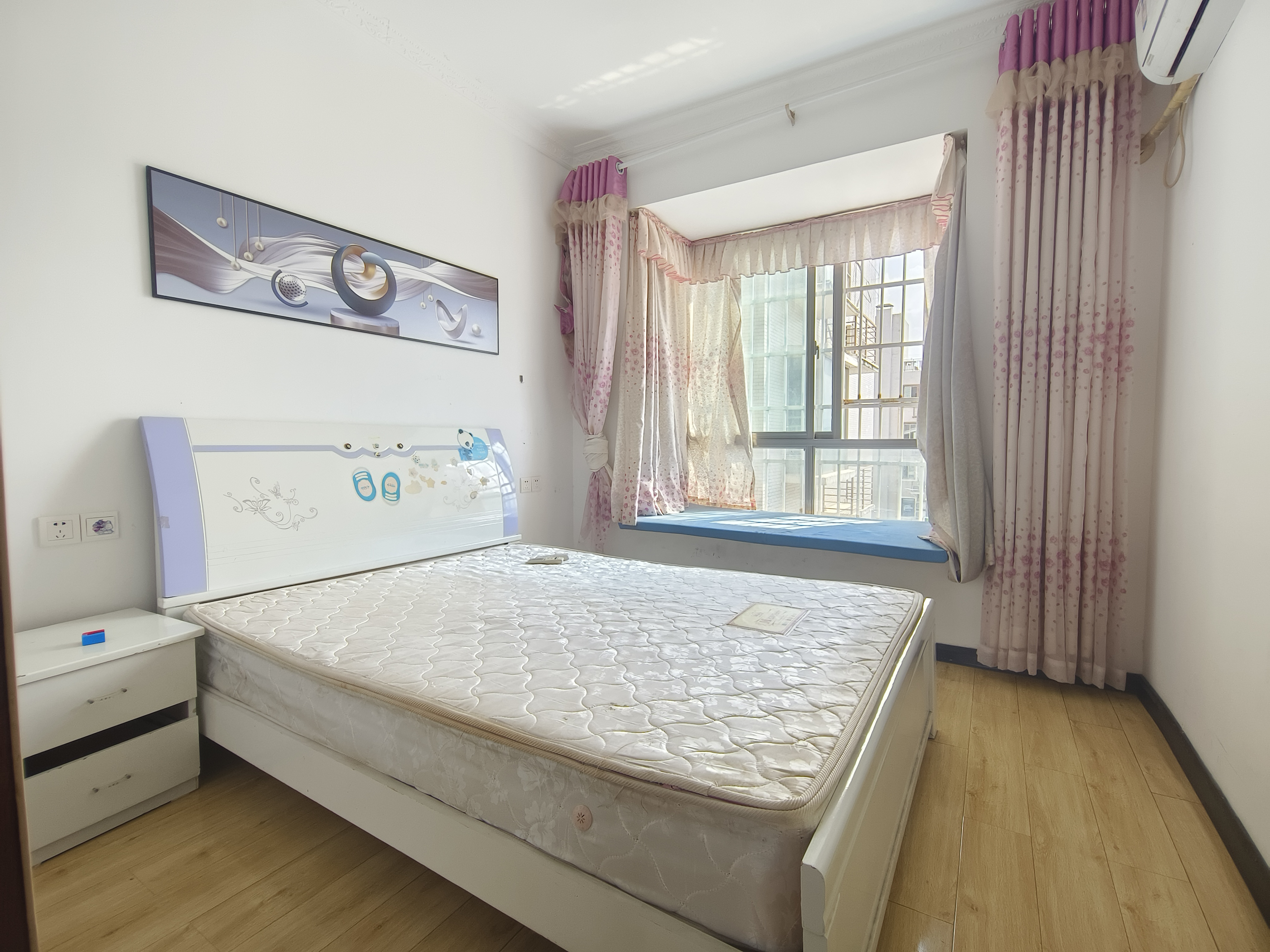 维港十字街  3室2厅2卫    2500.0元/月室内图