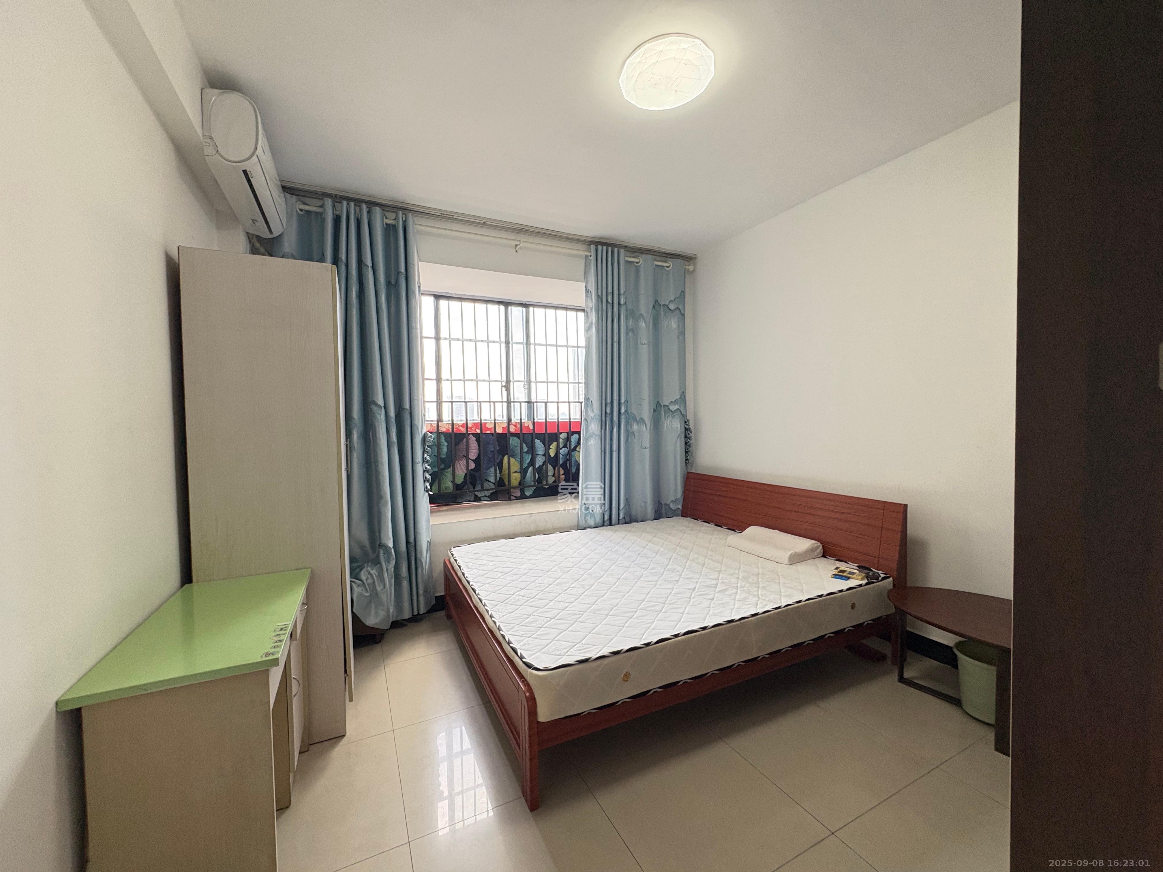 华润凤凰城一期  3室2厅1卫    1800.0元/月 华润凤凰城一期  3室2厅1卫    1800.0元/月室内图