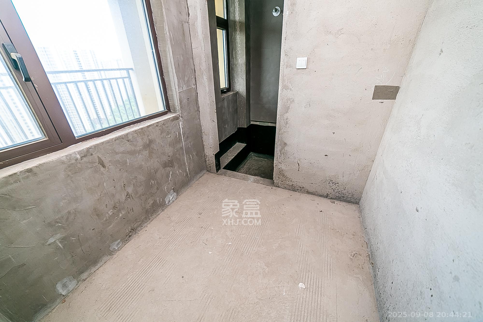 中建江山壹号  6室2厅4卫   708.00万卫生间