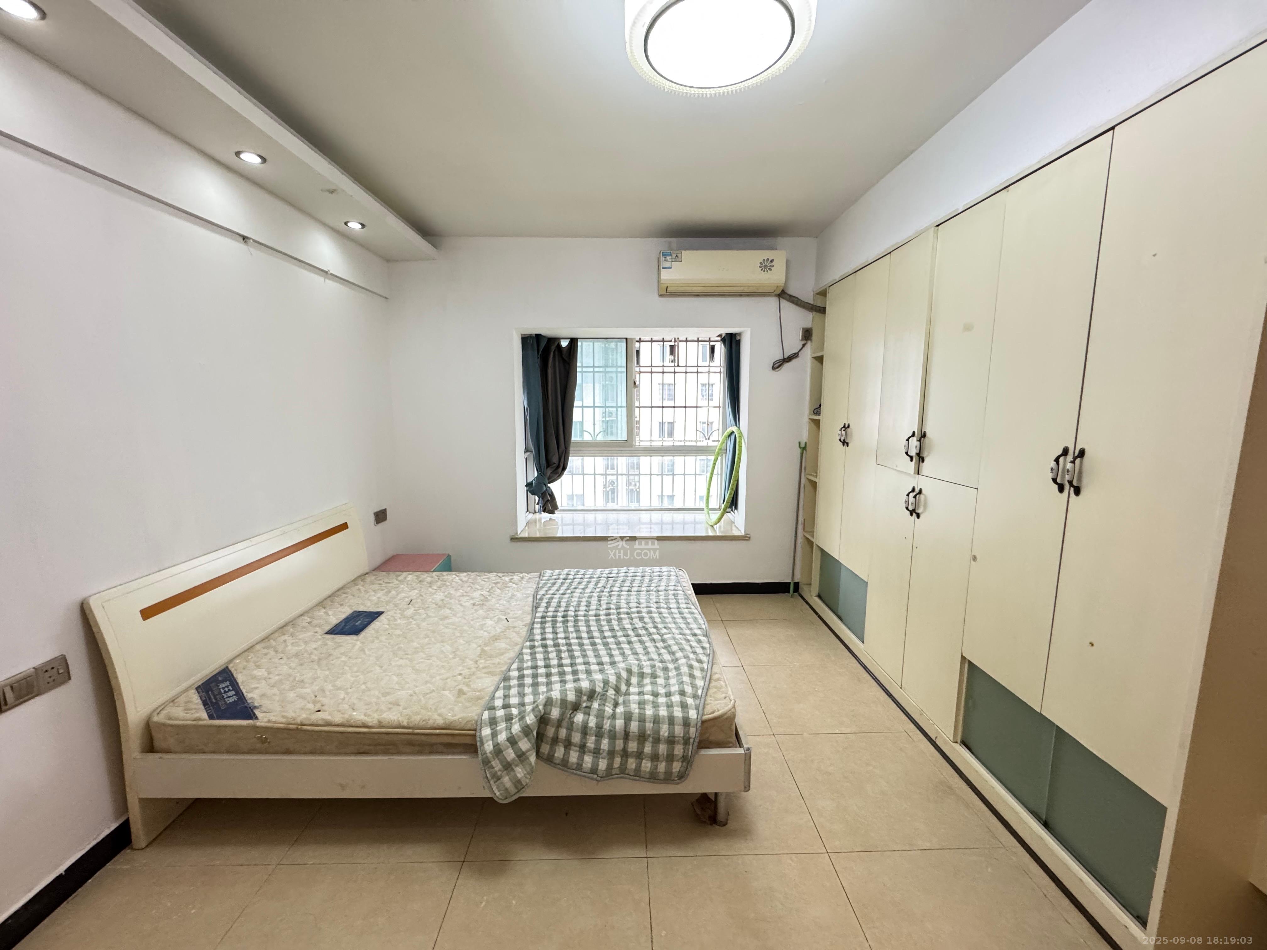 玛依拉山庄 1室1厅1卫 1400.0元/月 玛依拉山庄 1室1厅1卫 1400.0元/月室内图