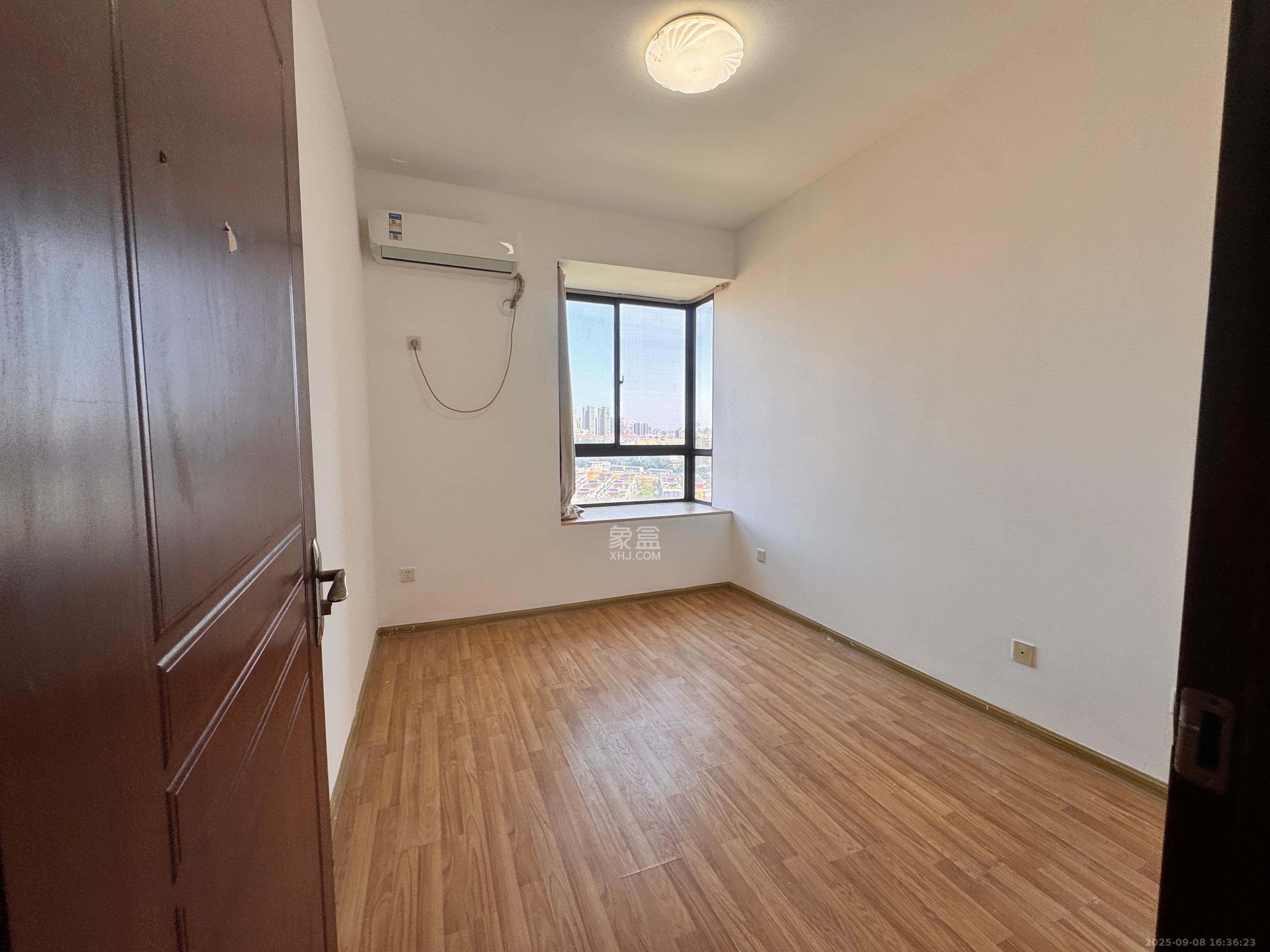 湖南省地震局单位宿舍 4室2厅2卫 3200.0元/月 湖南省地震局单位宿舍 4室2厅2卫 3200.0元/月室内图