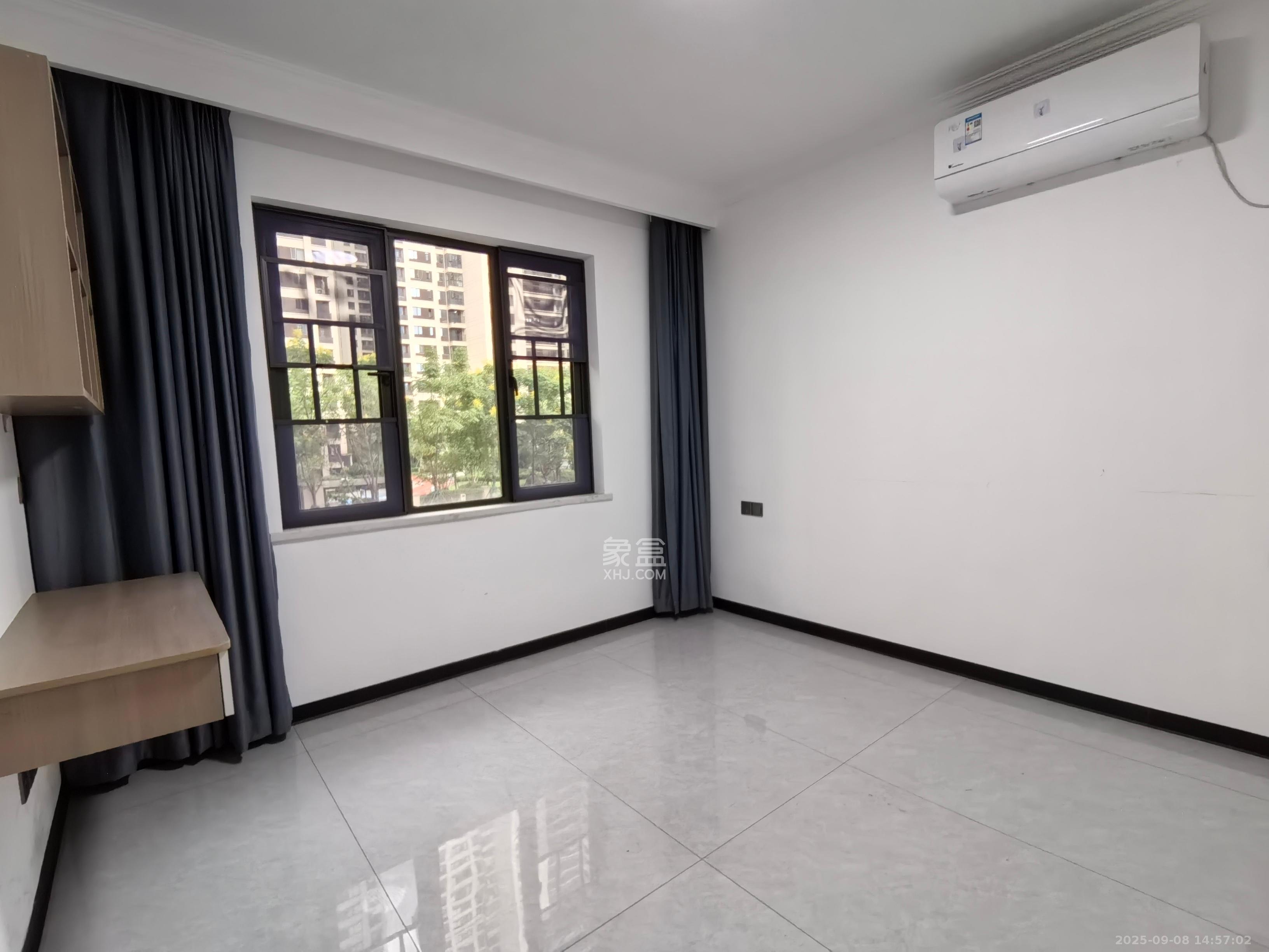 奥凯花园 4室2厅2卫 3000.0元/月 奥凯花园 4室2厅2卫 3000.0元/月室内图