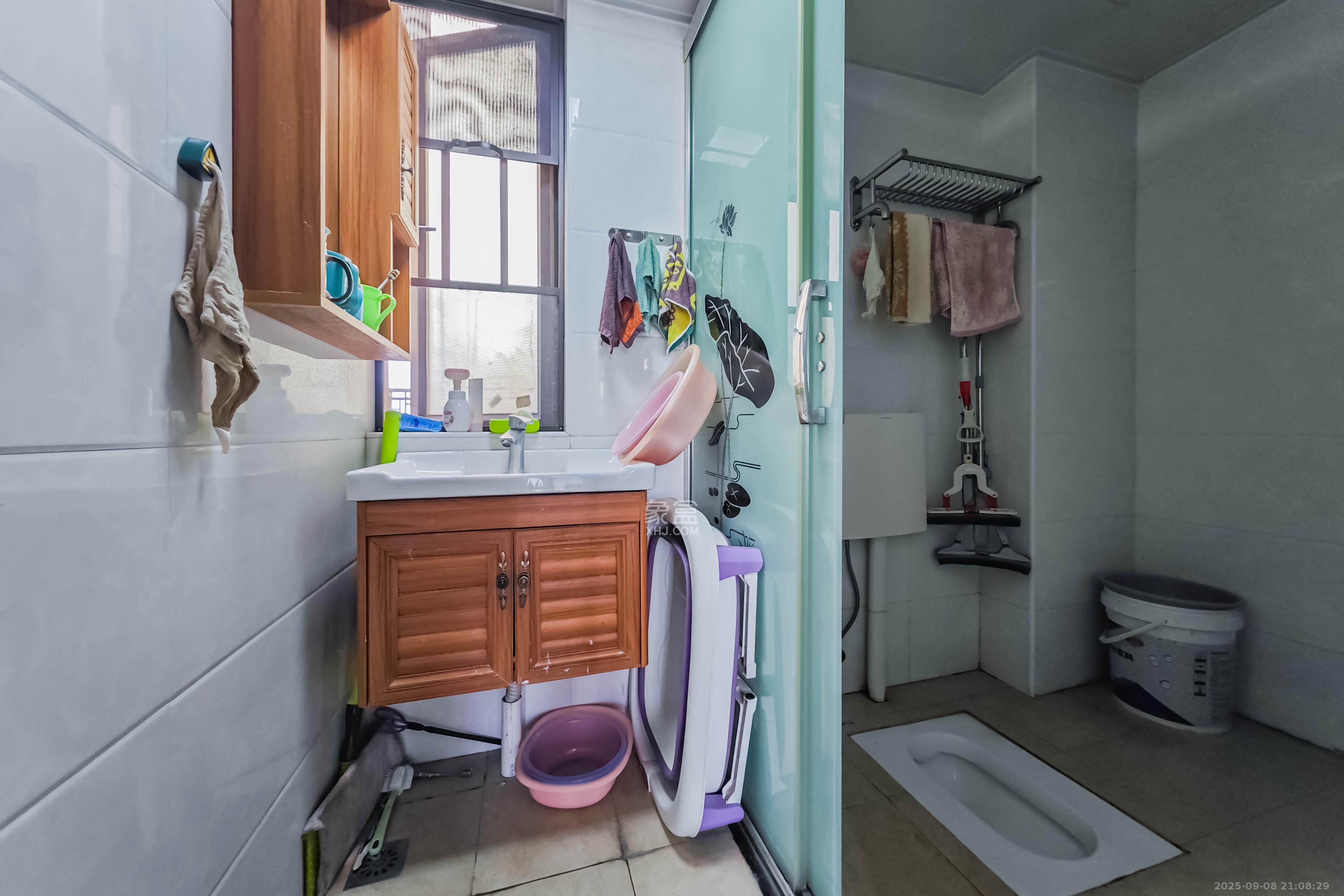 绿地之窗  3室2厅1卫    65.0万卫生间