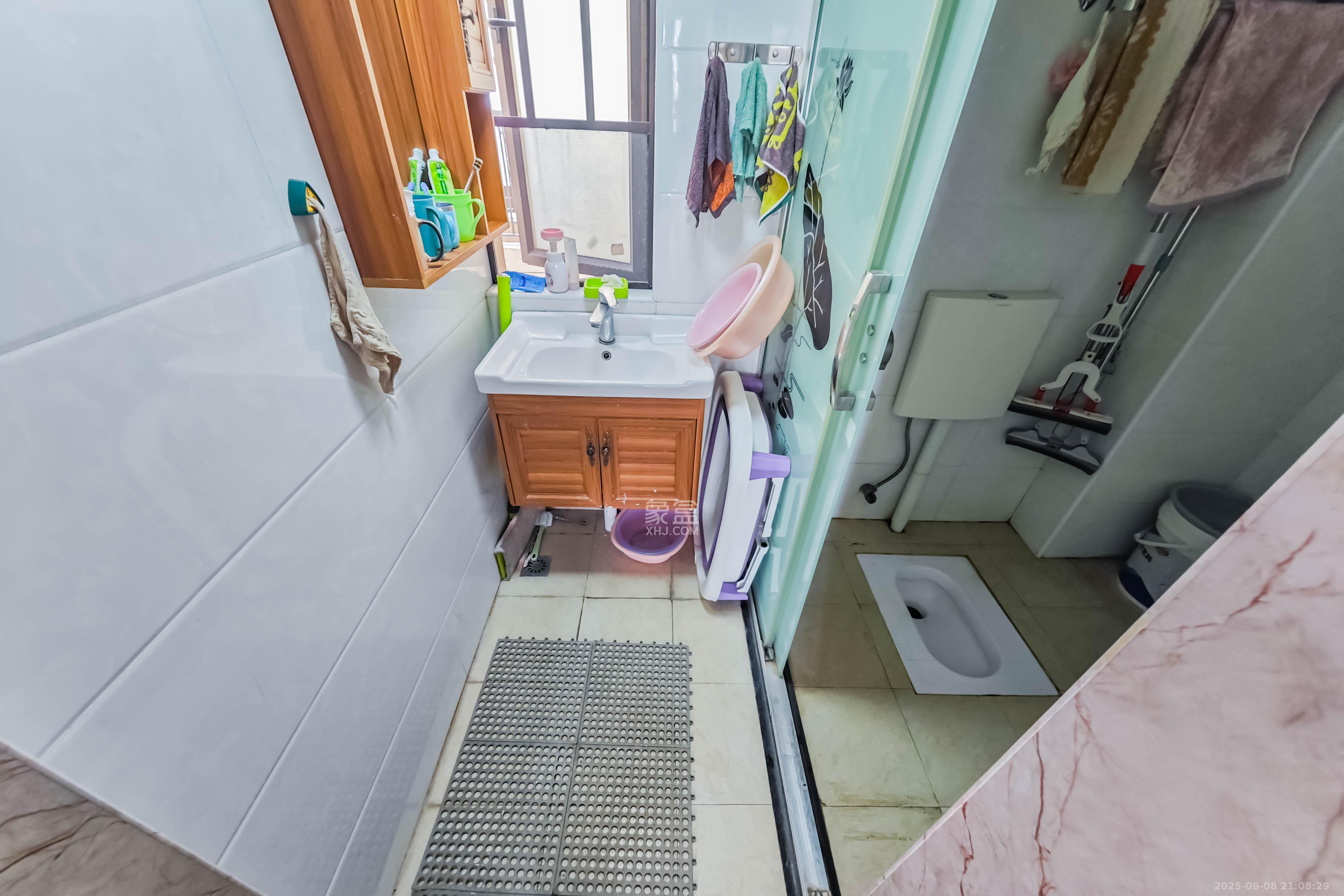 绿地之窗  3室2厅1卫    65.0万卫生间