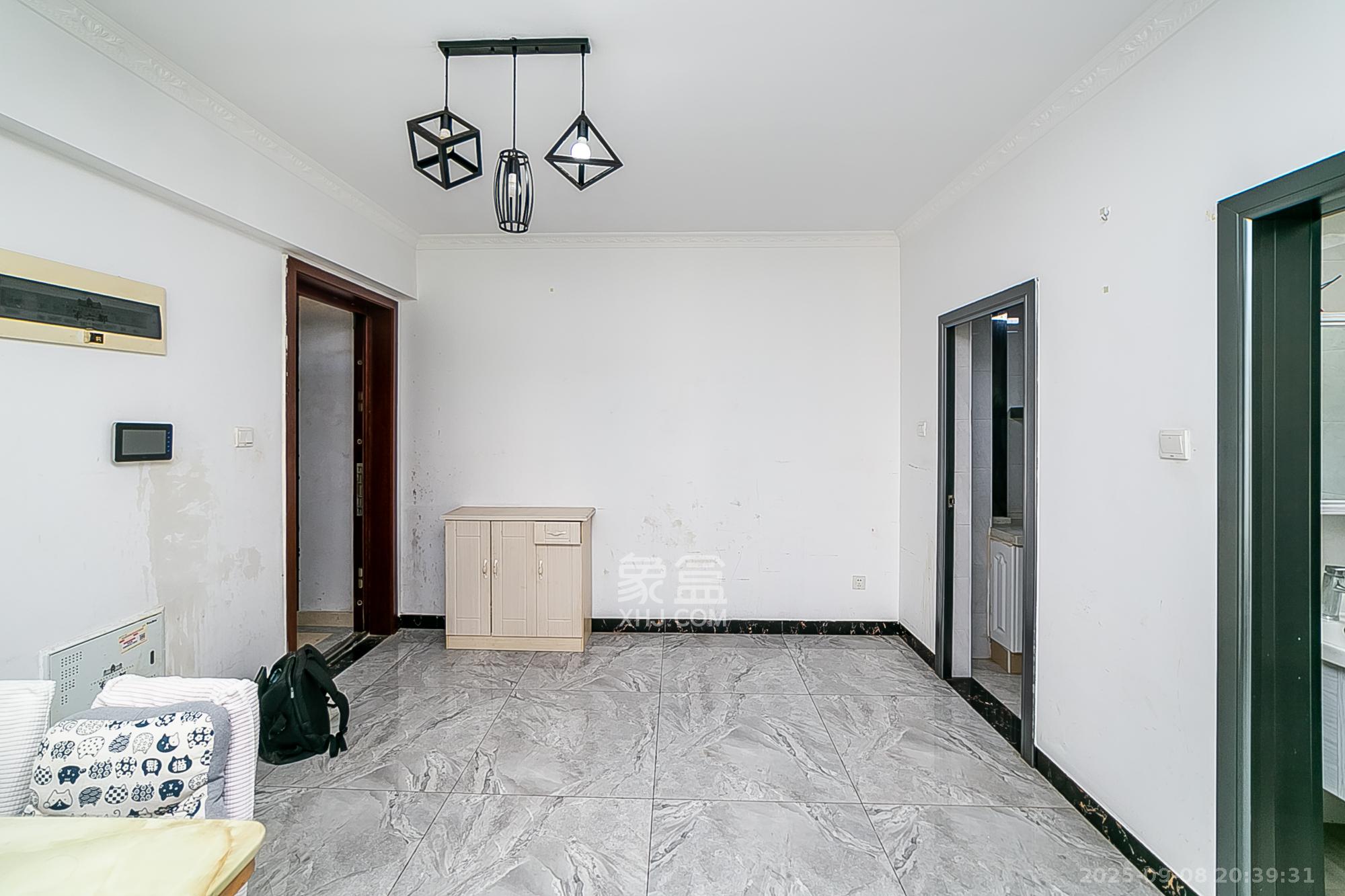 第六都(陆都小区)  2室2厅1卫    96.0万 第六都(陆都小区)  2室2厅1卫    96.0万客厅