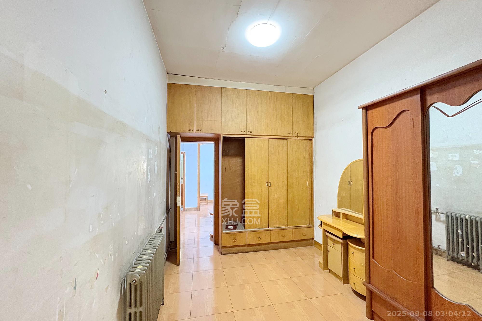 省政府机关二院  3室1厅1卫    86.0万卧室