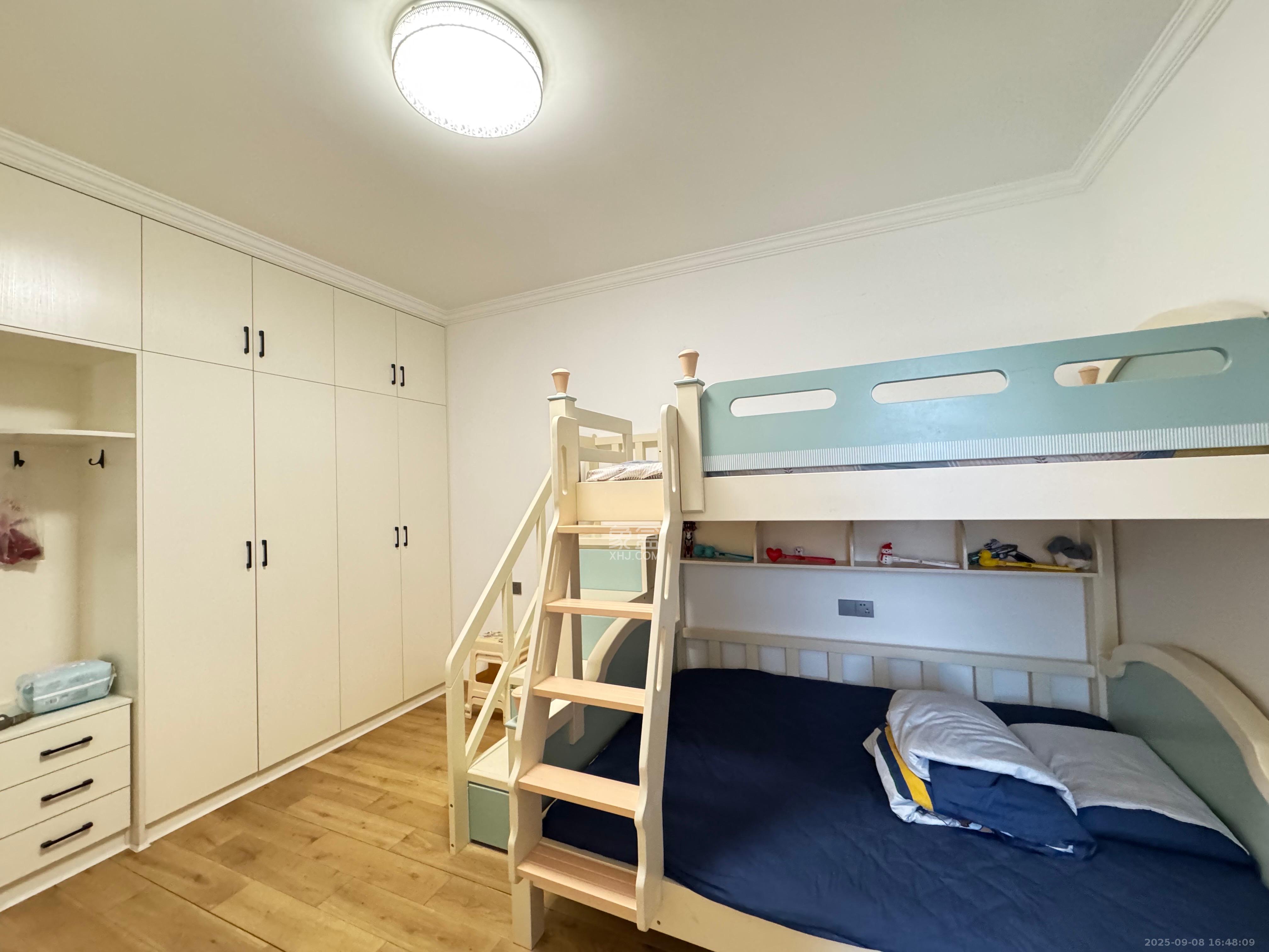 环亚高铁芯城 3室2厅2卫 3300.0元/月 环亚高铁芯城 3室2厅2卫 3300.0元/月室内图