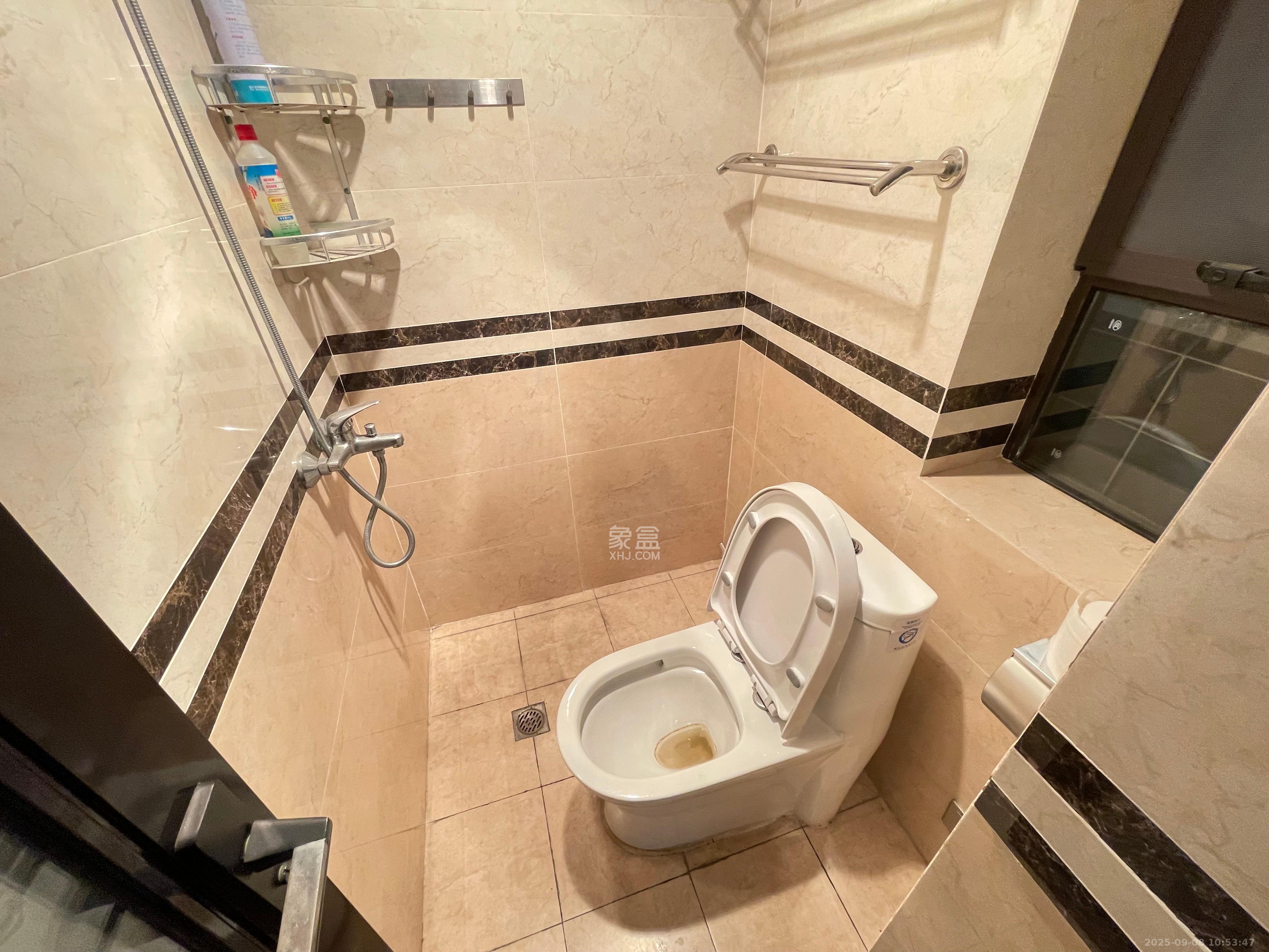 地质家园一、二期(地泰人民公馆) 3室2厅1卫 3400.0元/月 地质家园一、二期(地泰人民公馆) 3室2厅1卫 3400.0元/月室内图