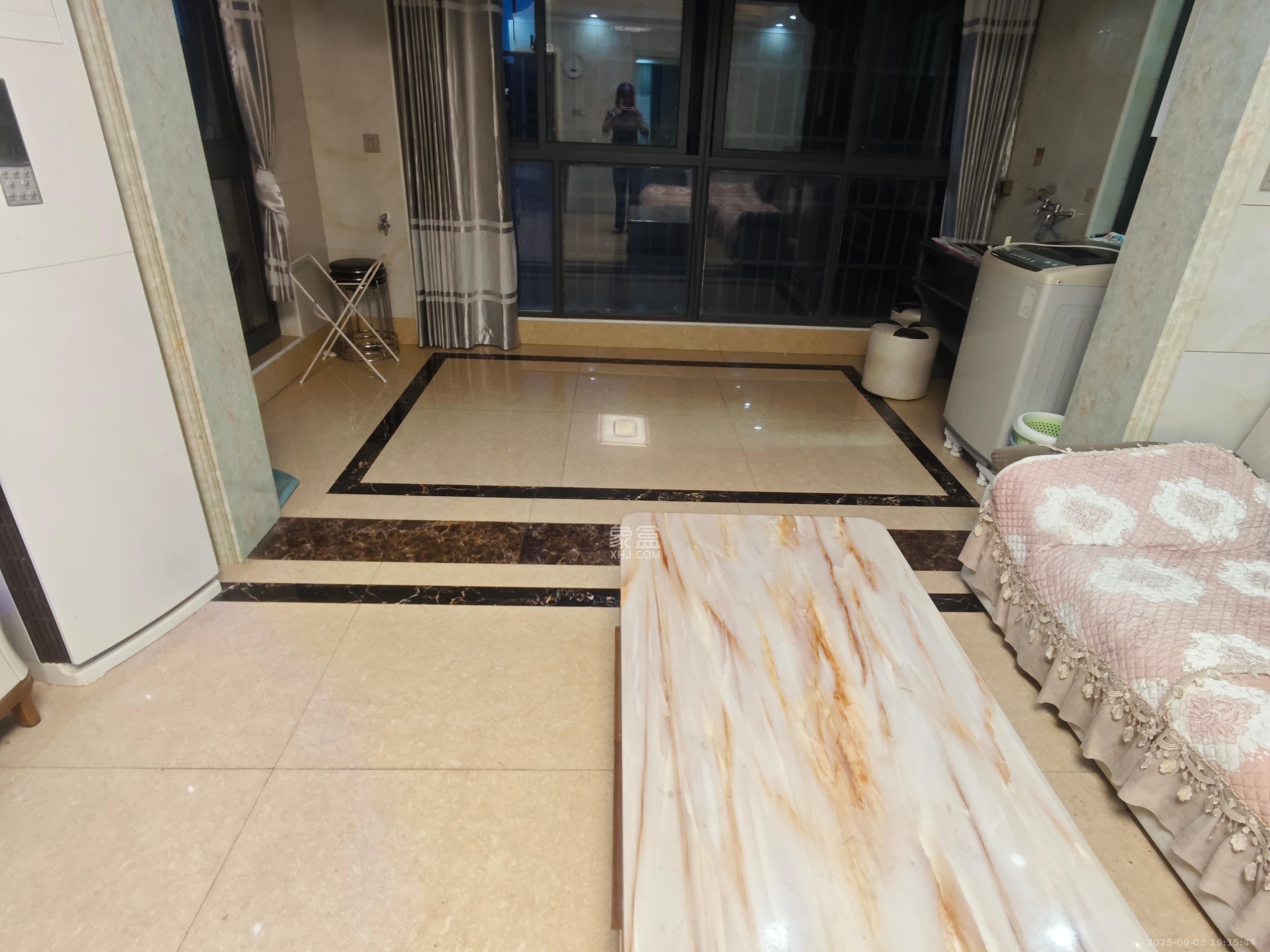 海德公园  3室2厅2卫    2300.0元/月室内图