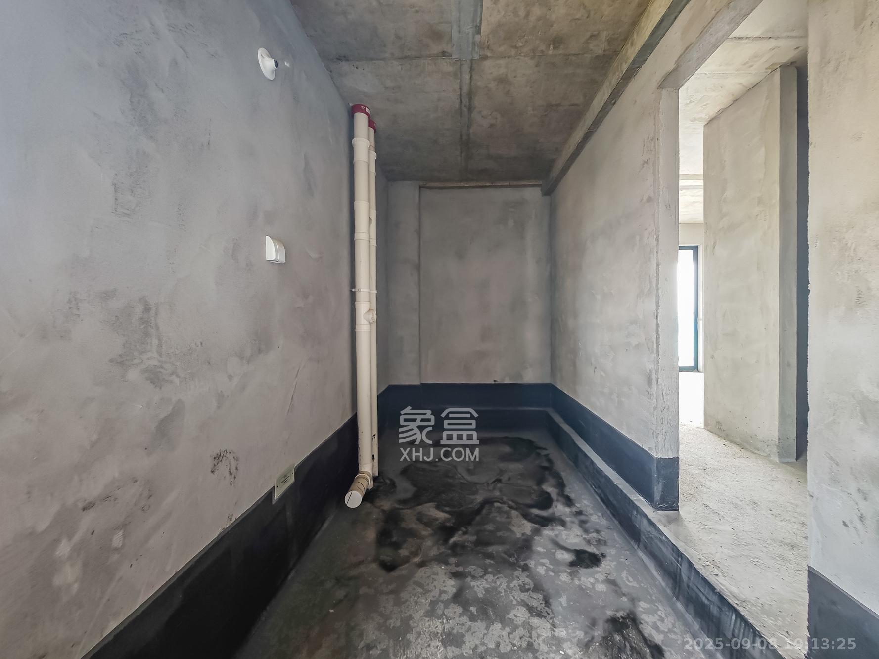 地铁中建江山玖樾  4室2厅2卫    325.0万卫生间