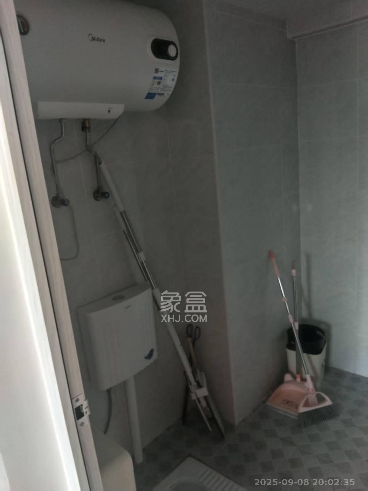 中交里城  1室1厅1卫   2100.00元/月室内图