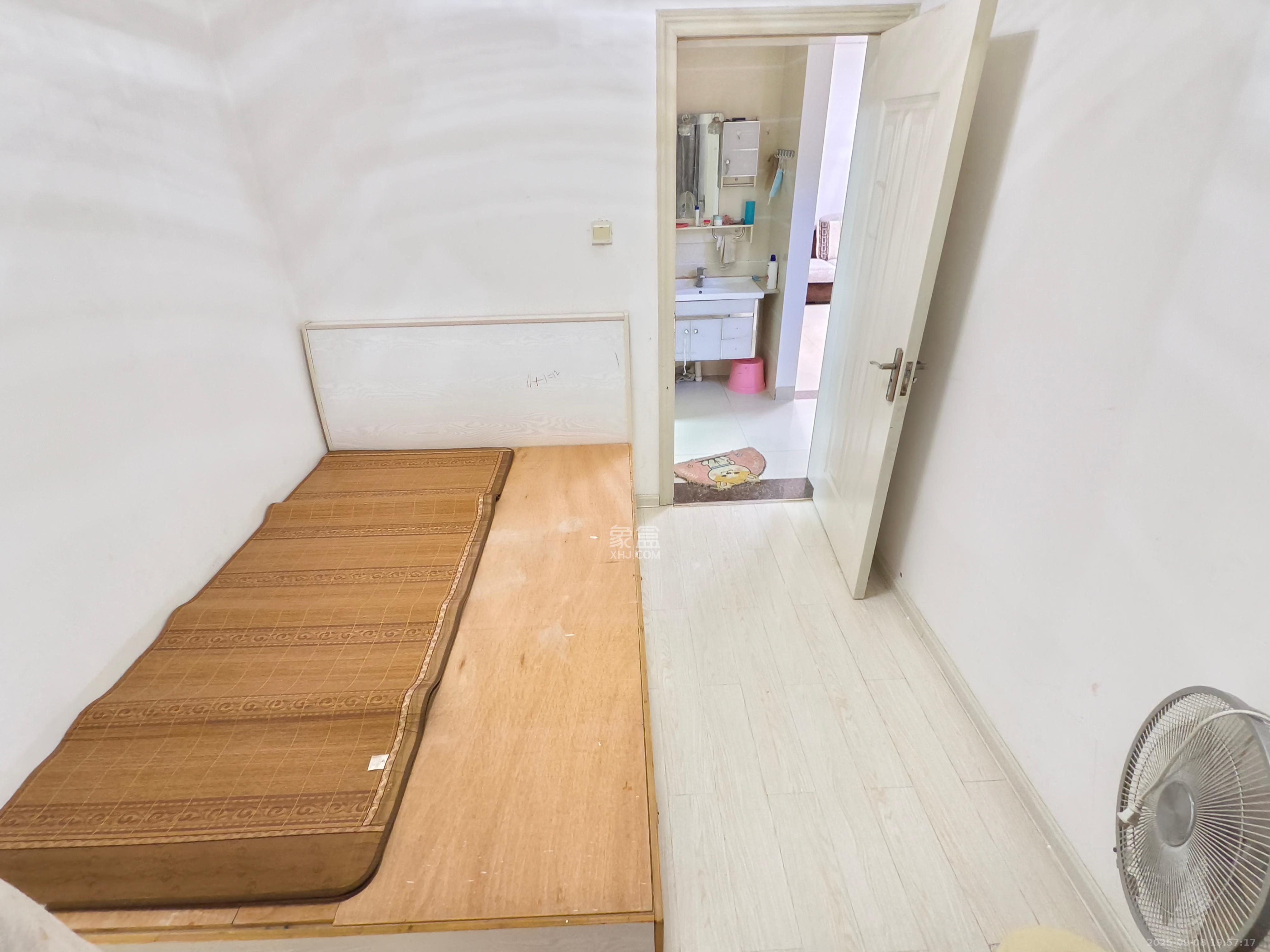 蓝山郡  3室1厅1卫    2000.0元/月 蓝山郡  3室1厅1卫    2000.0元/月室内图