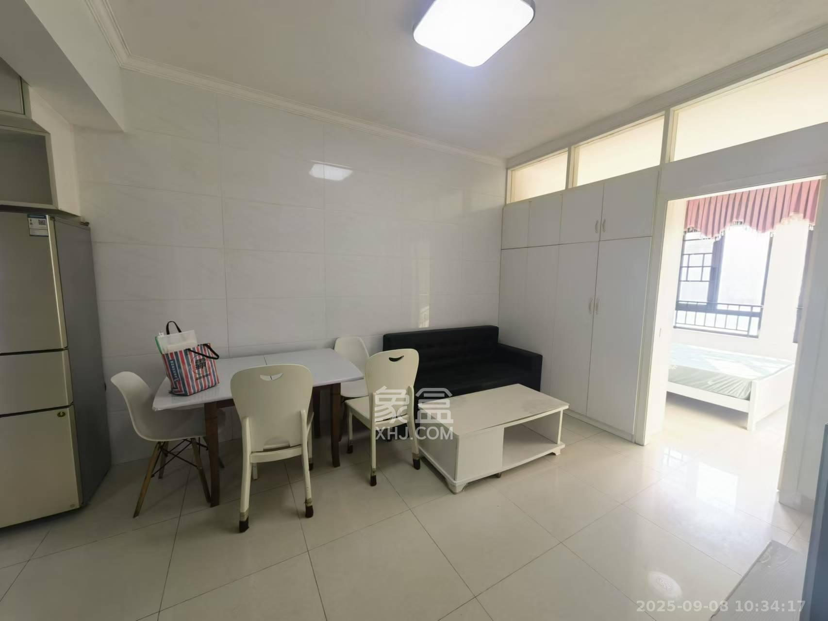 中信凯旋蓝岸(中信新城三期) 2室1厅1卫 1500.0元/月 中信凯旋蓝岸(中信新城三期) 2室1厅1卫 1500.0元/月室内图