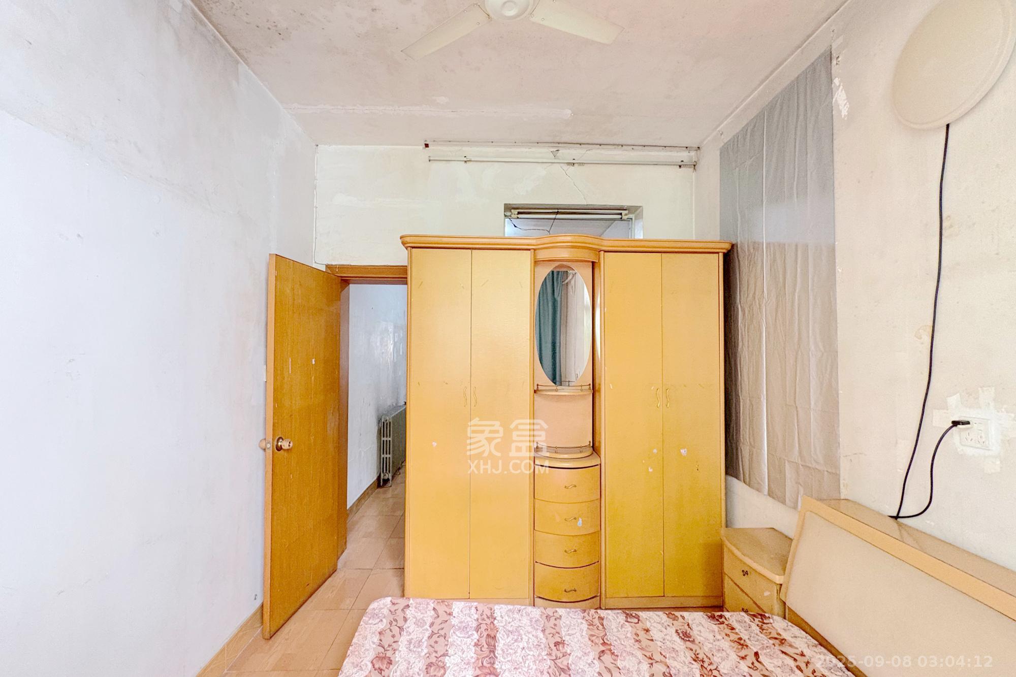 省政府机关二院  3室1厅1卫    86.0万卧室