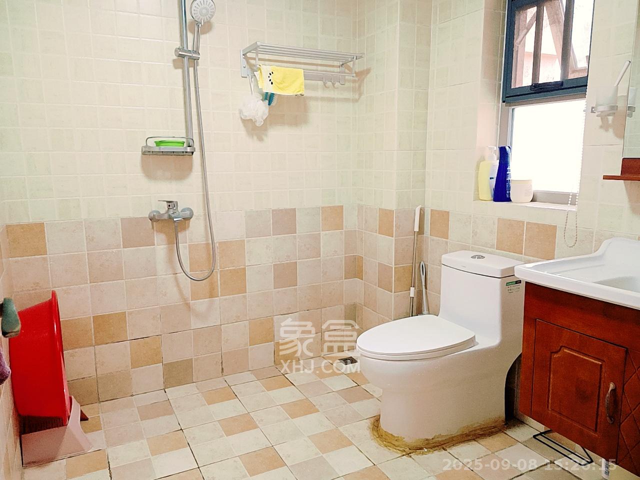 怡海星城  3室2厅2卫    2300.0元/月室内图