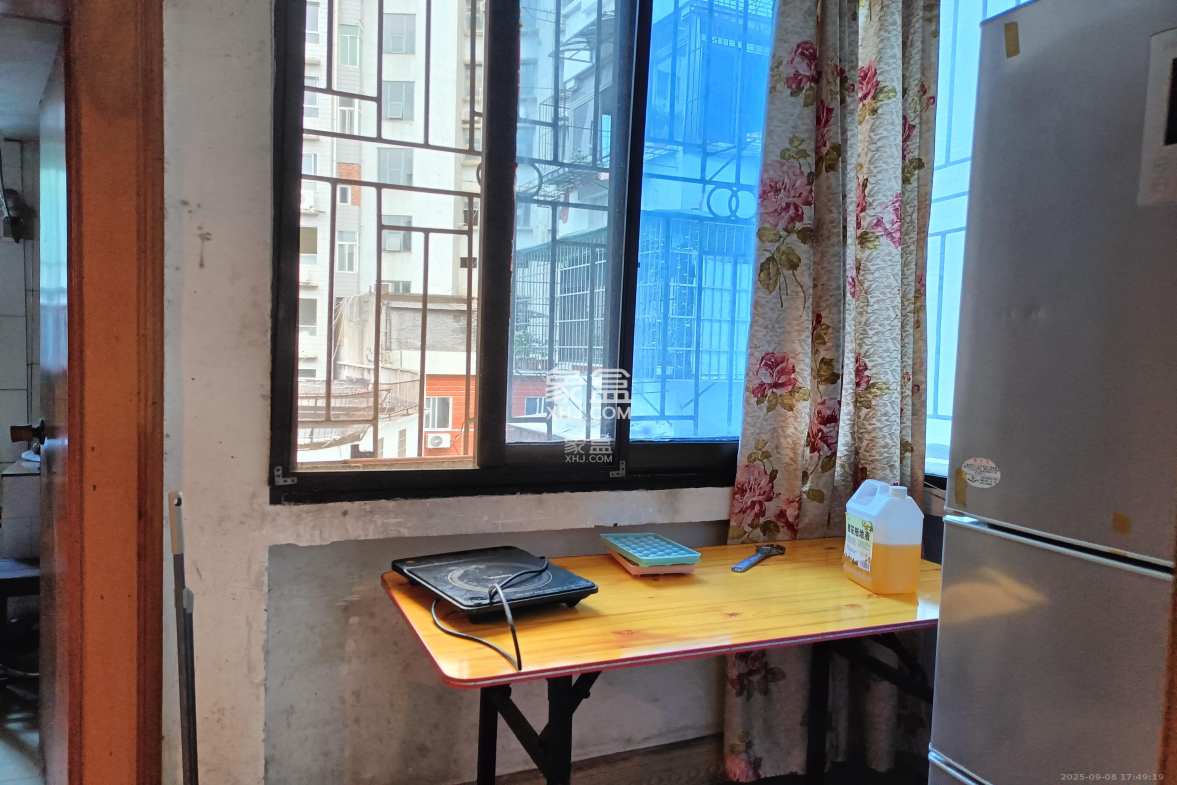 迎宾路散盘  2室1厅1卫    2100.0元/月 迎宾路散盘  2室1厅1卫    2100.0元/月室内图