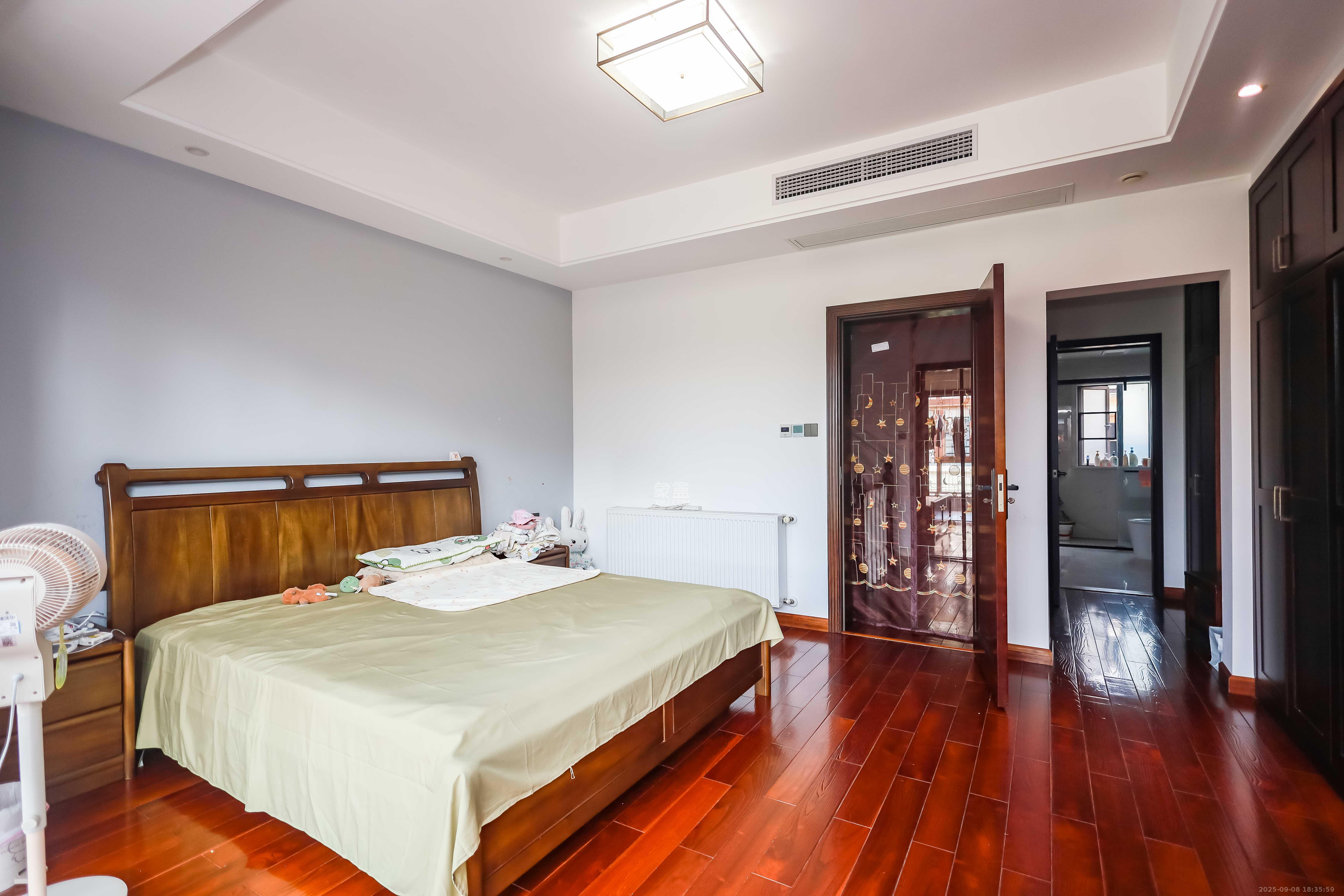 奥克斯缔壹城  4室2厅3卫    478.0万卧室