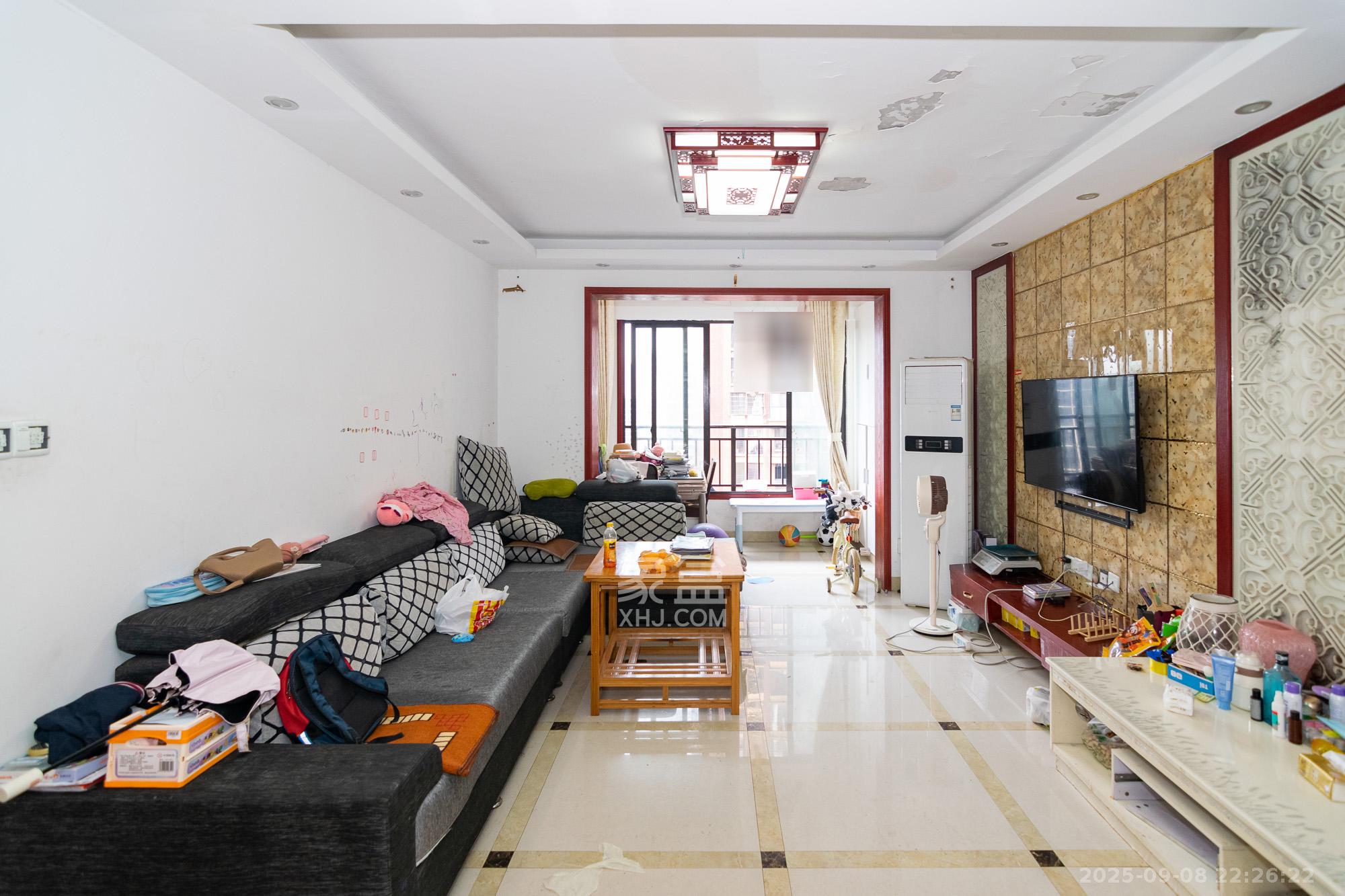 新城国际花都 3室2厅2卫 65.0万 新城国际花都 3室2厅2卫 65.0万客厅