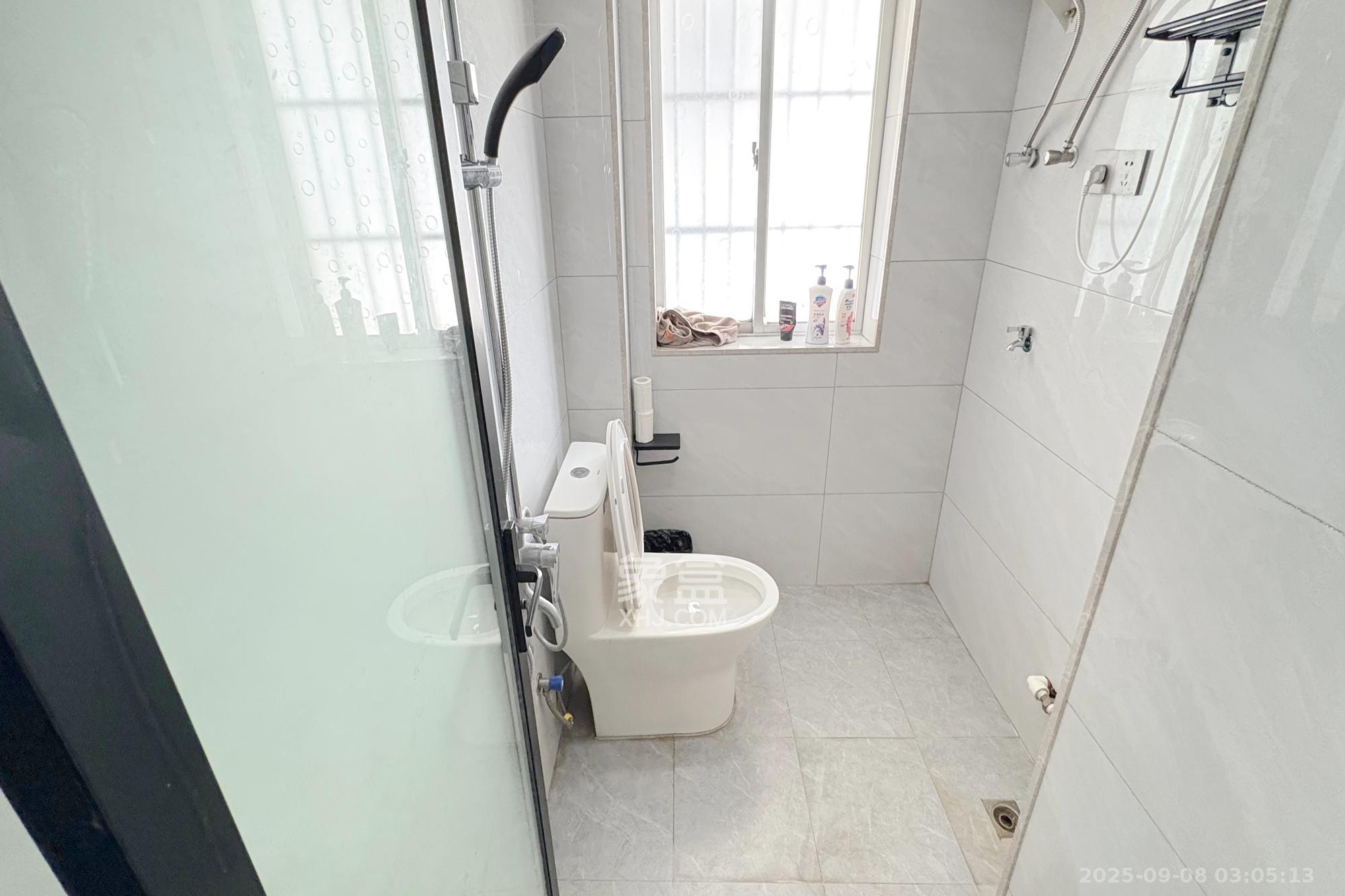 景江东方 1室1厅1卫 43.0万 景江东方 1室1厅1卫 43.0万卫生间