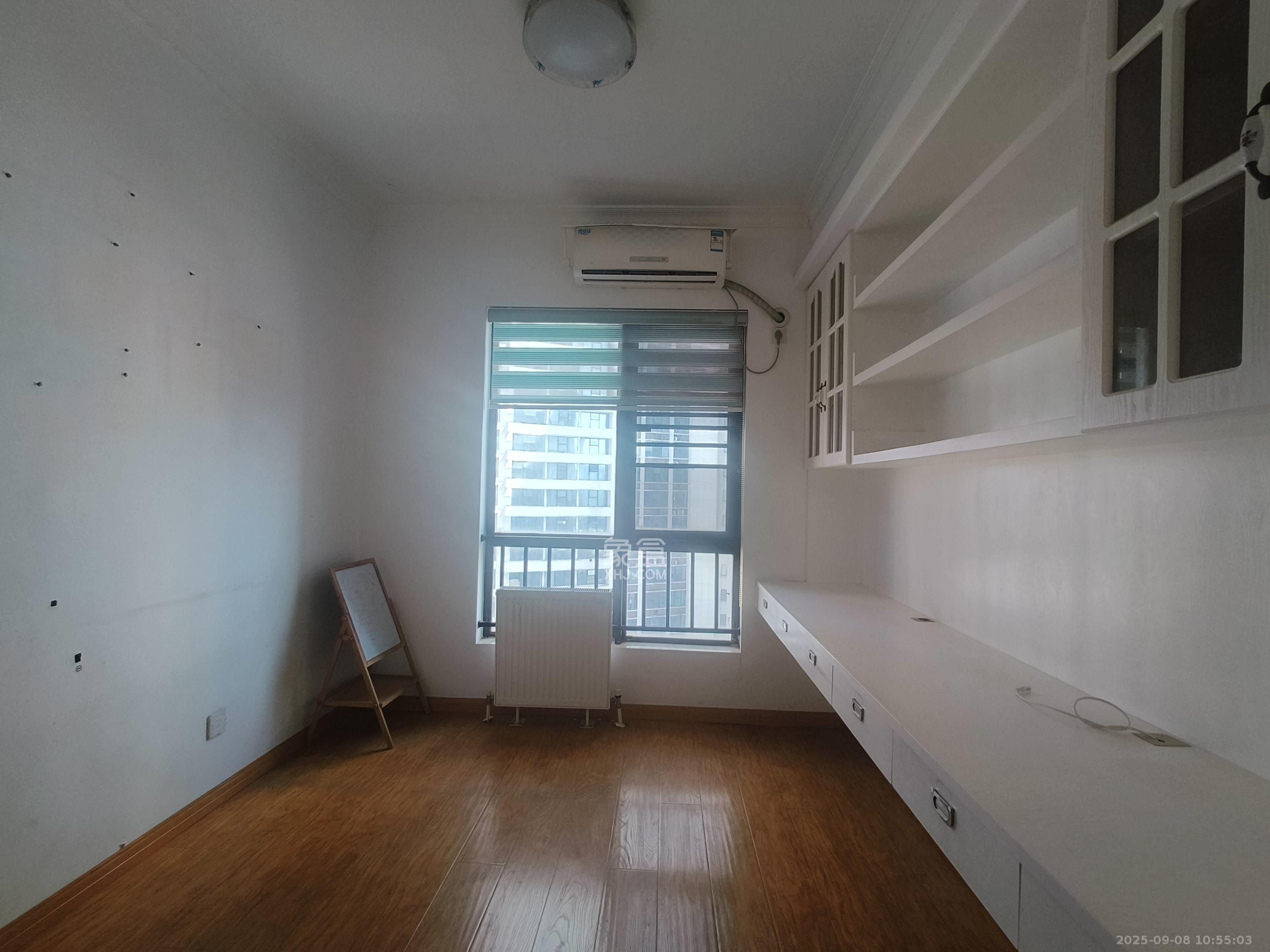 达美D6区  4室2厅1卫   3500.00元/月室内图