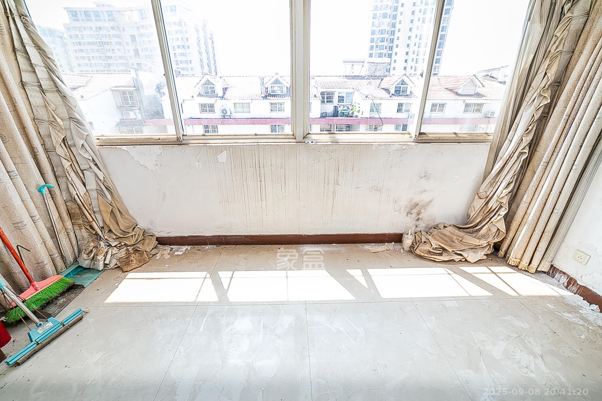 富绿新村  3室2厅1卫    59.8万 富绿新村  3室2厅1卫    59.8万阳台