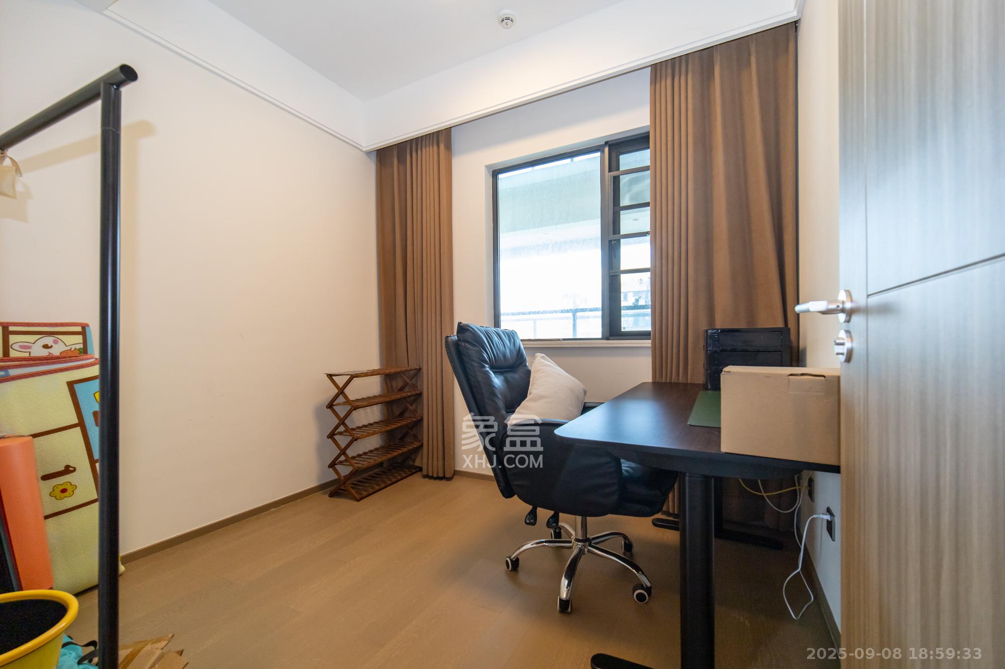 三一云谷  3室2厅2卫    109.8万卧室