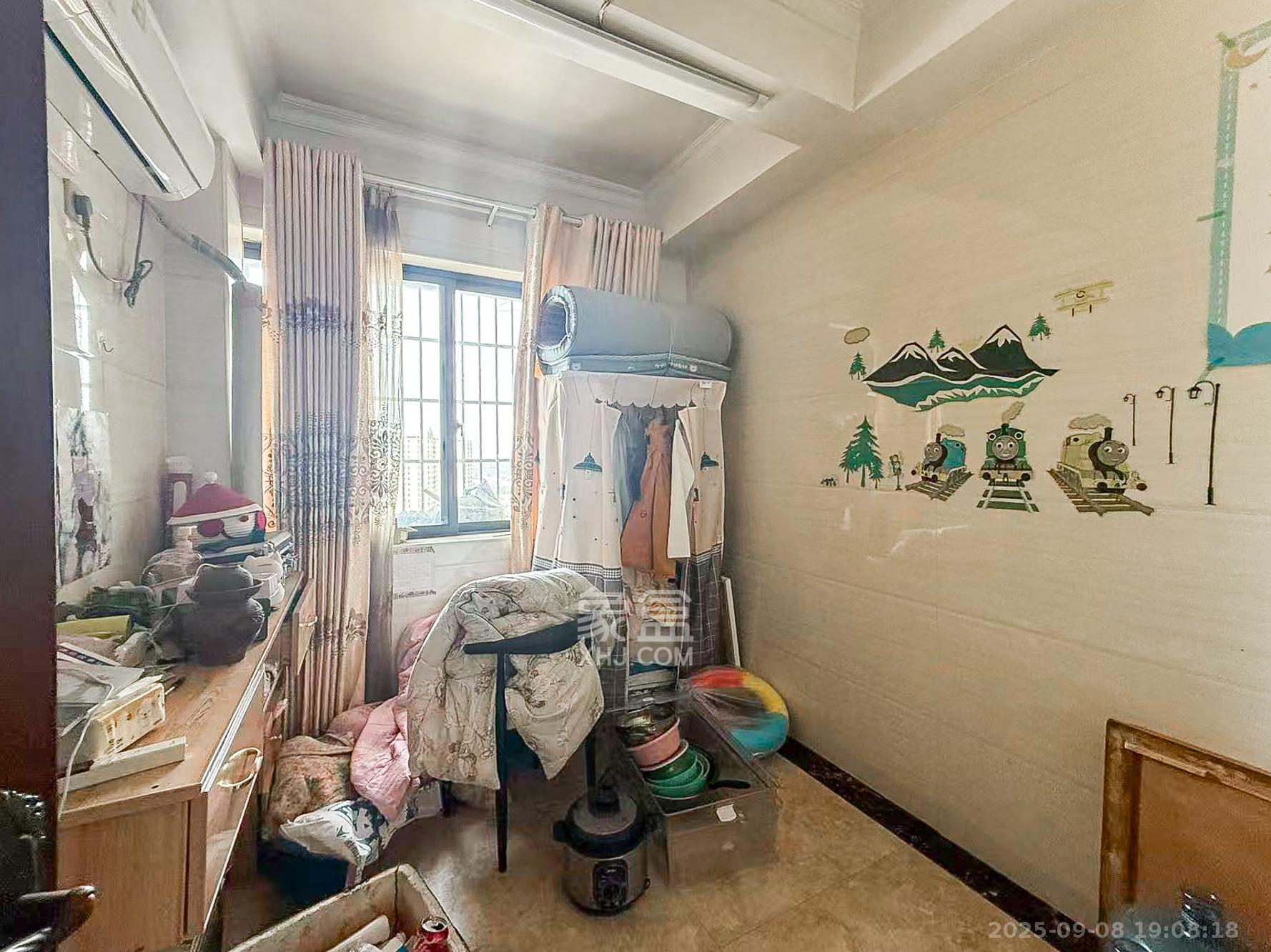 月亮湾草莓街区一、二期  3室2厅1卫    68.8万 月亮湾草莓街区一、二期  3室2厅1卫    68.8万卧室