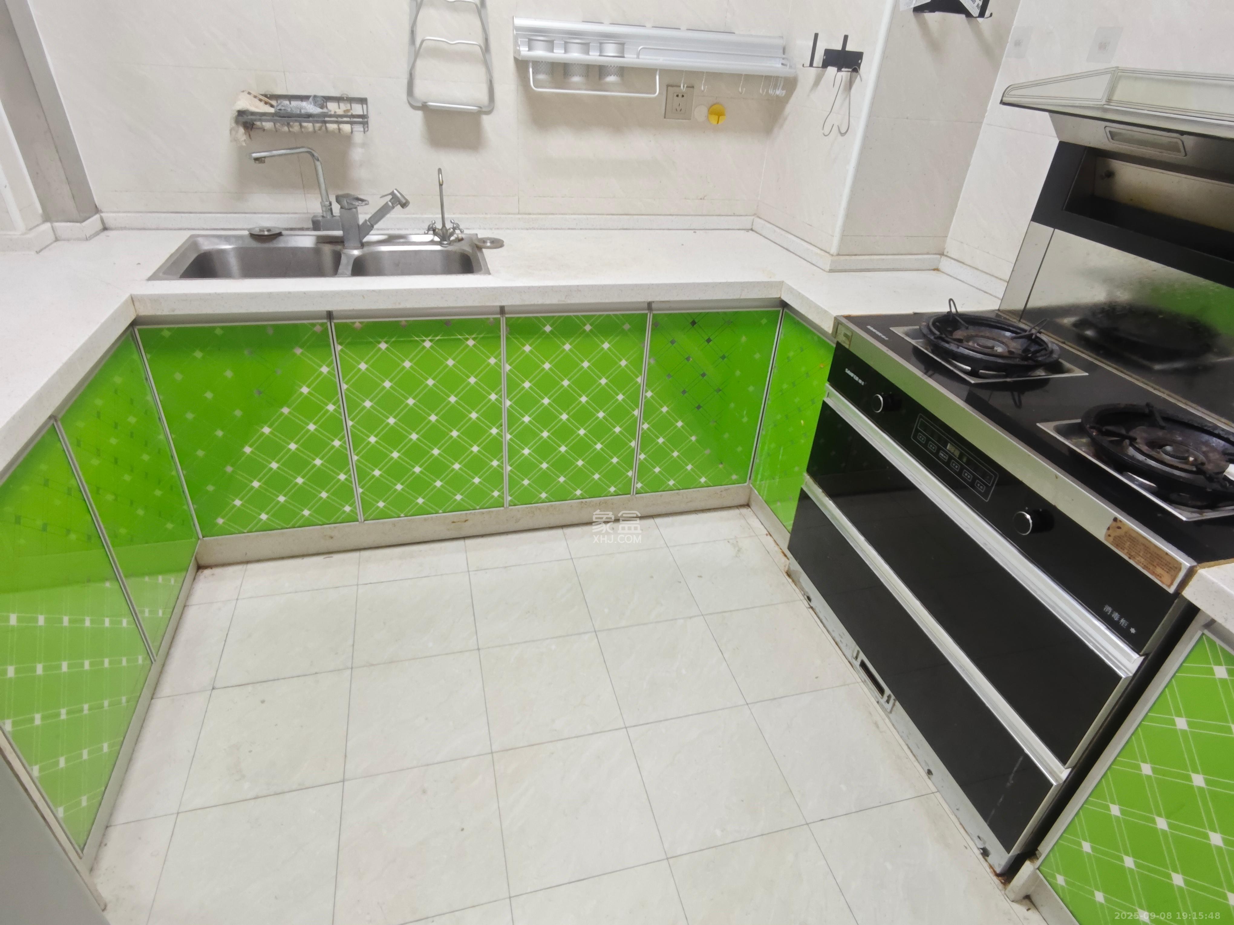 海德公园  3室2厅2卫    2300.0元/月室内图