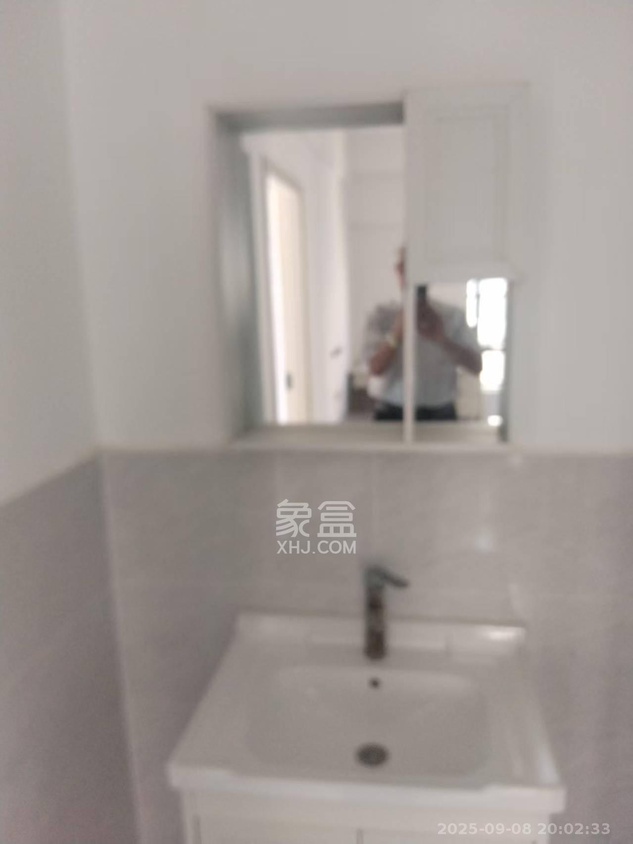 中交里城  1室1厅1卫   2100.00元/月室内图