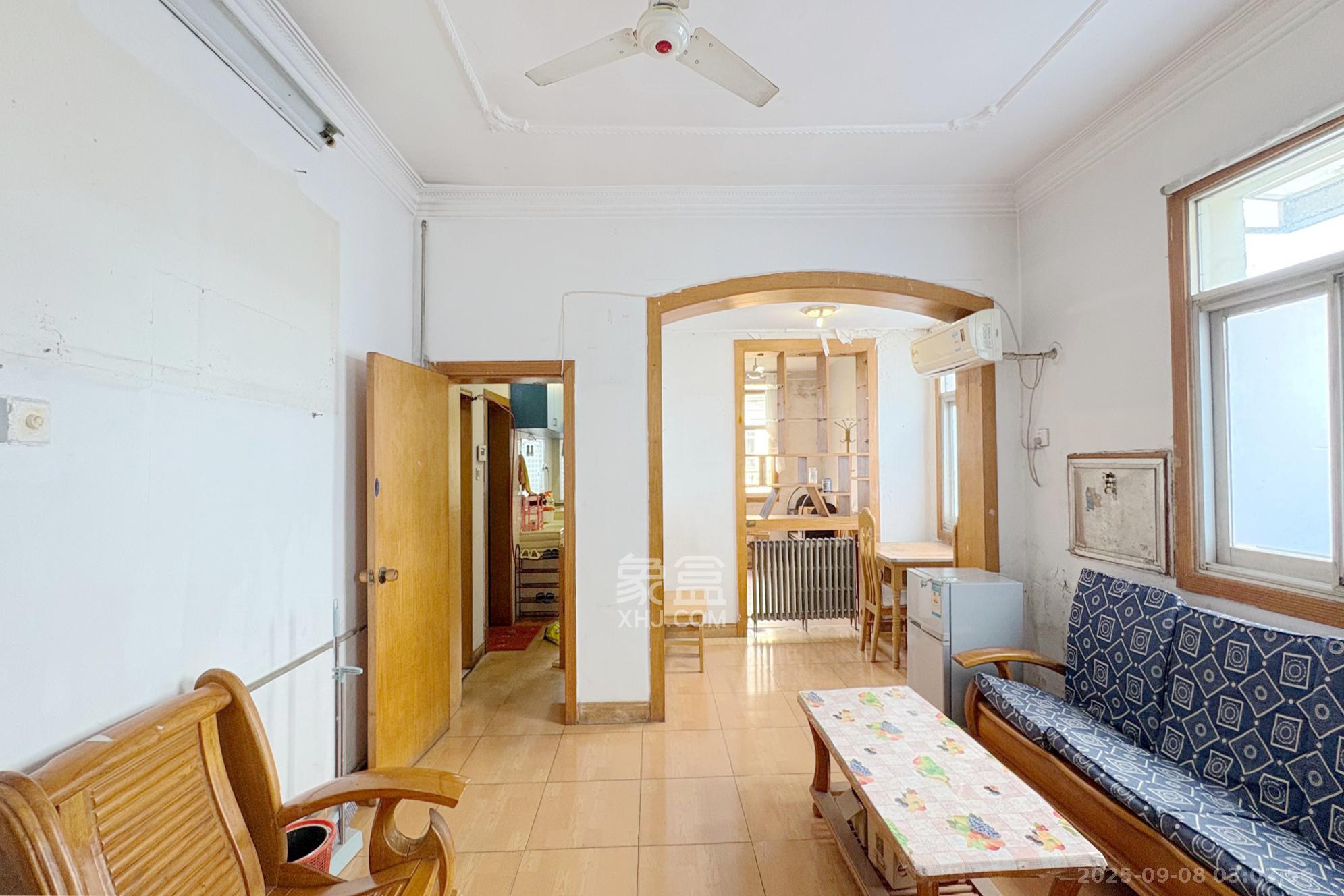 省政府机关二院  3室1厅1卫    86.0万客厅