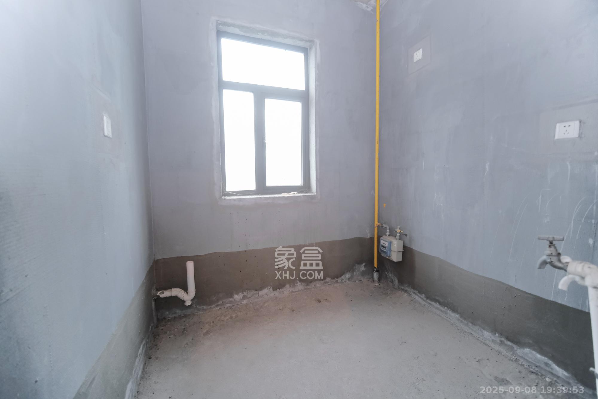 艾美潇湘  3室2厅1卫    98.0万厨房