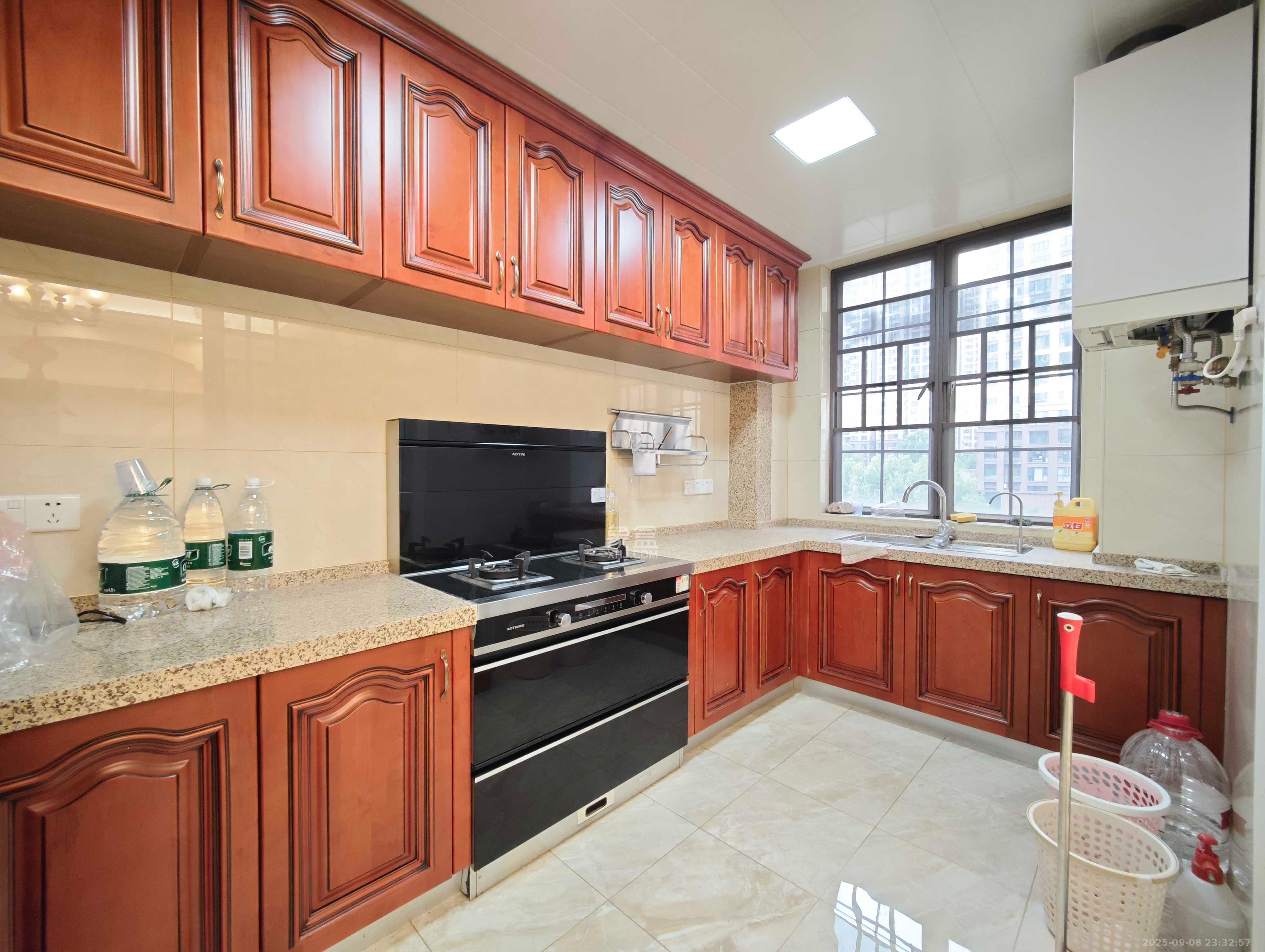 宏聚地中海  4室2厅2卫    185.0万其他