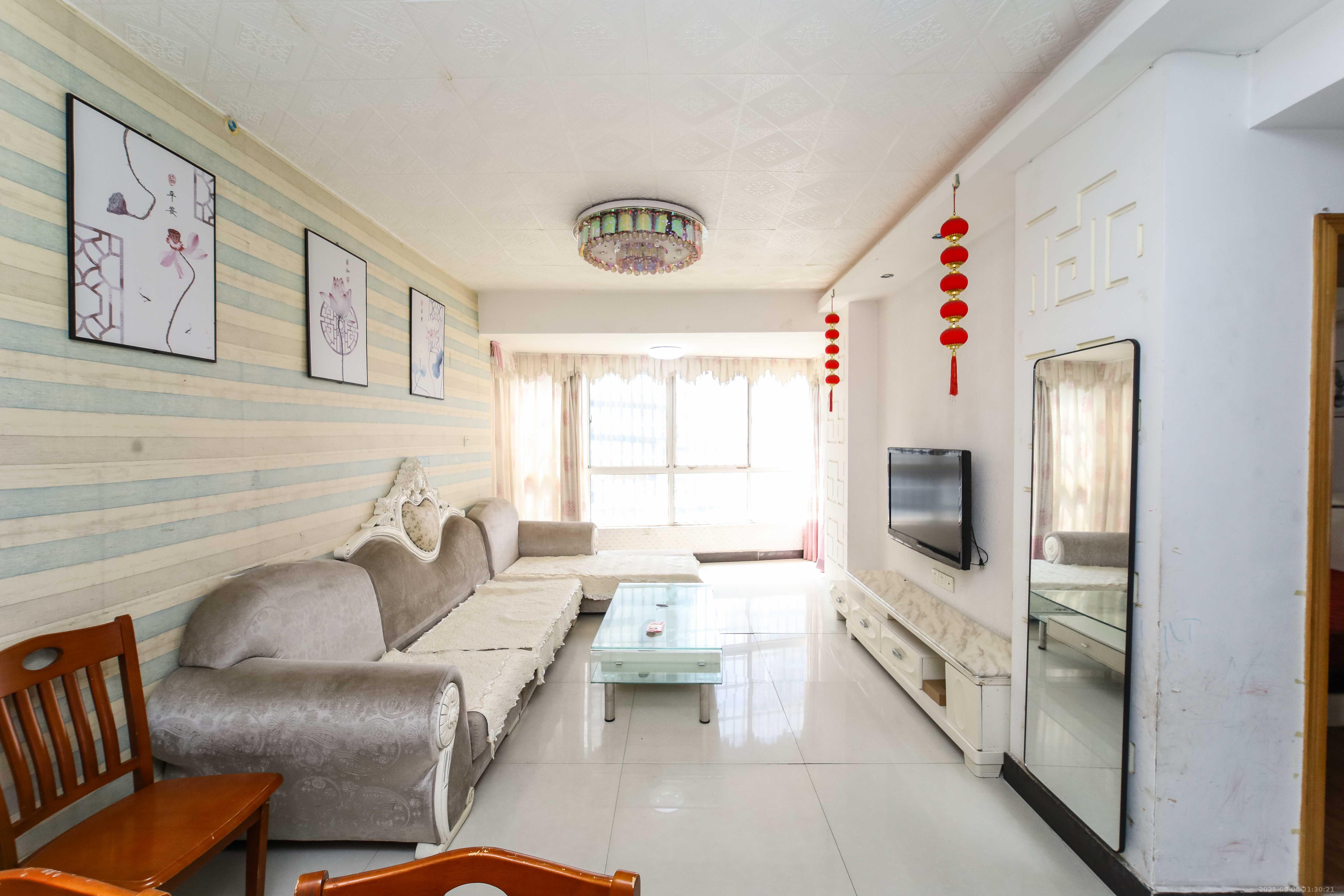 山水华景  3室2厅1卫    68.0万 山水华景  3室2厅1卫    68.0万客厅