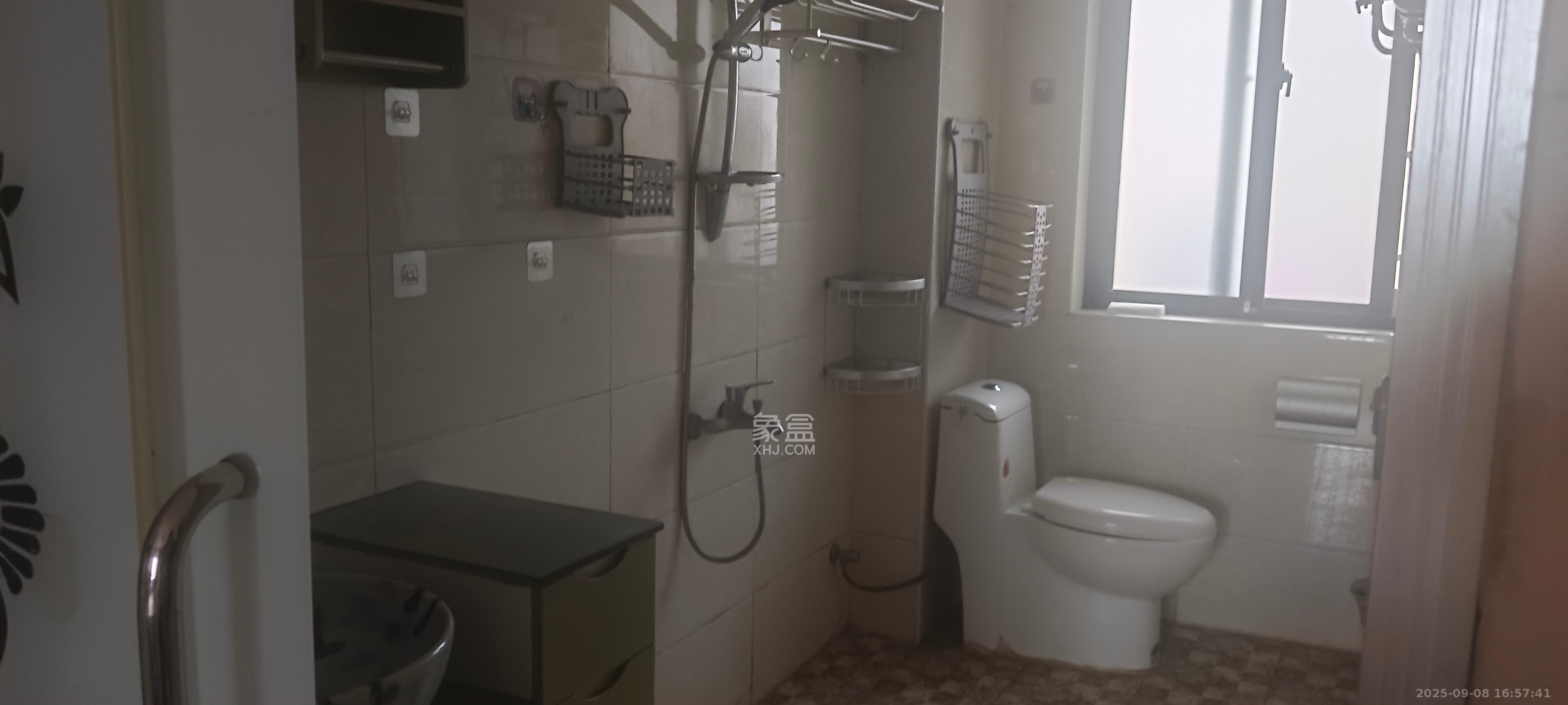 华龙家园(和泰家园) 3室1厅1卫 2000.0元/月 华龙家园(和泰家园) 3室1厅1卫 2000.0元/月室内图