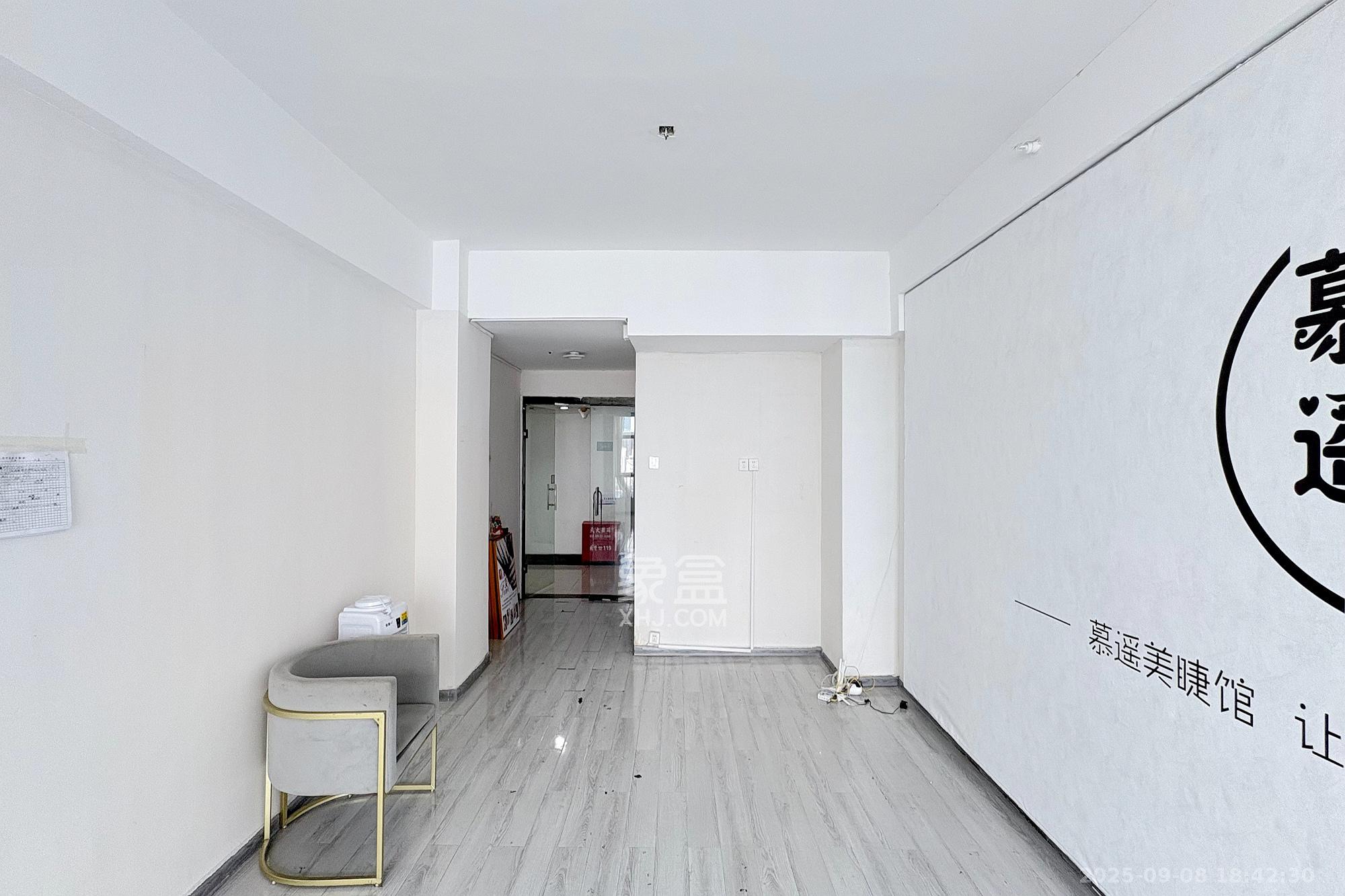 五一新干线 1室1厅1卫 2100.0元/月 五一新干线 1室1厅1卫 2100.0元/月室内图