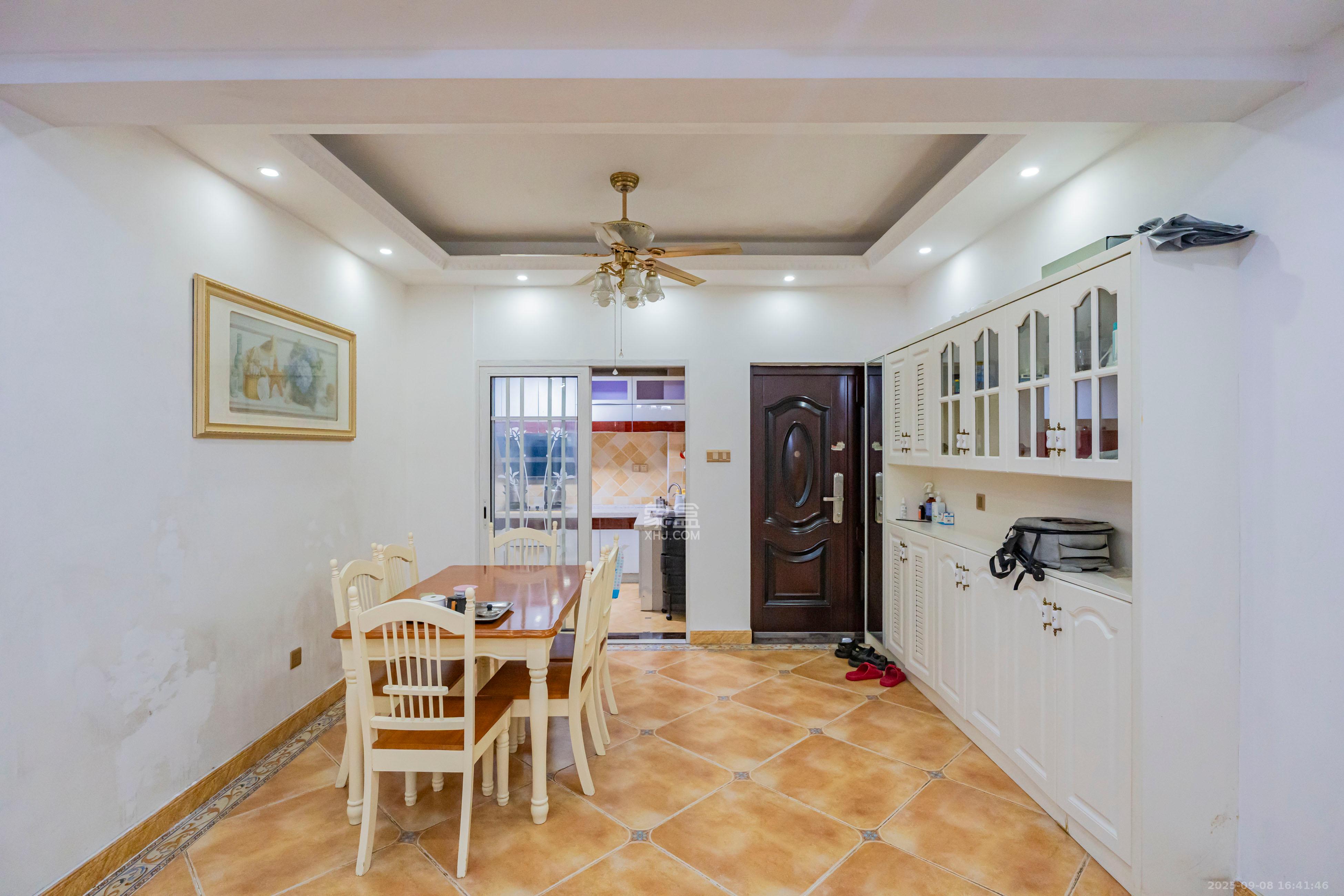 左岸春天 3室2厅1卫 128.0万 左岸春天 3室2厅1卫 128.0万客厅