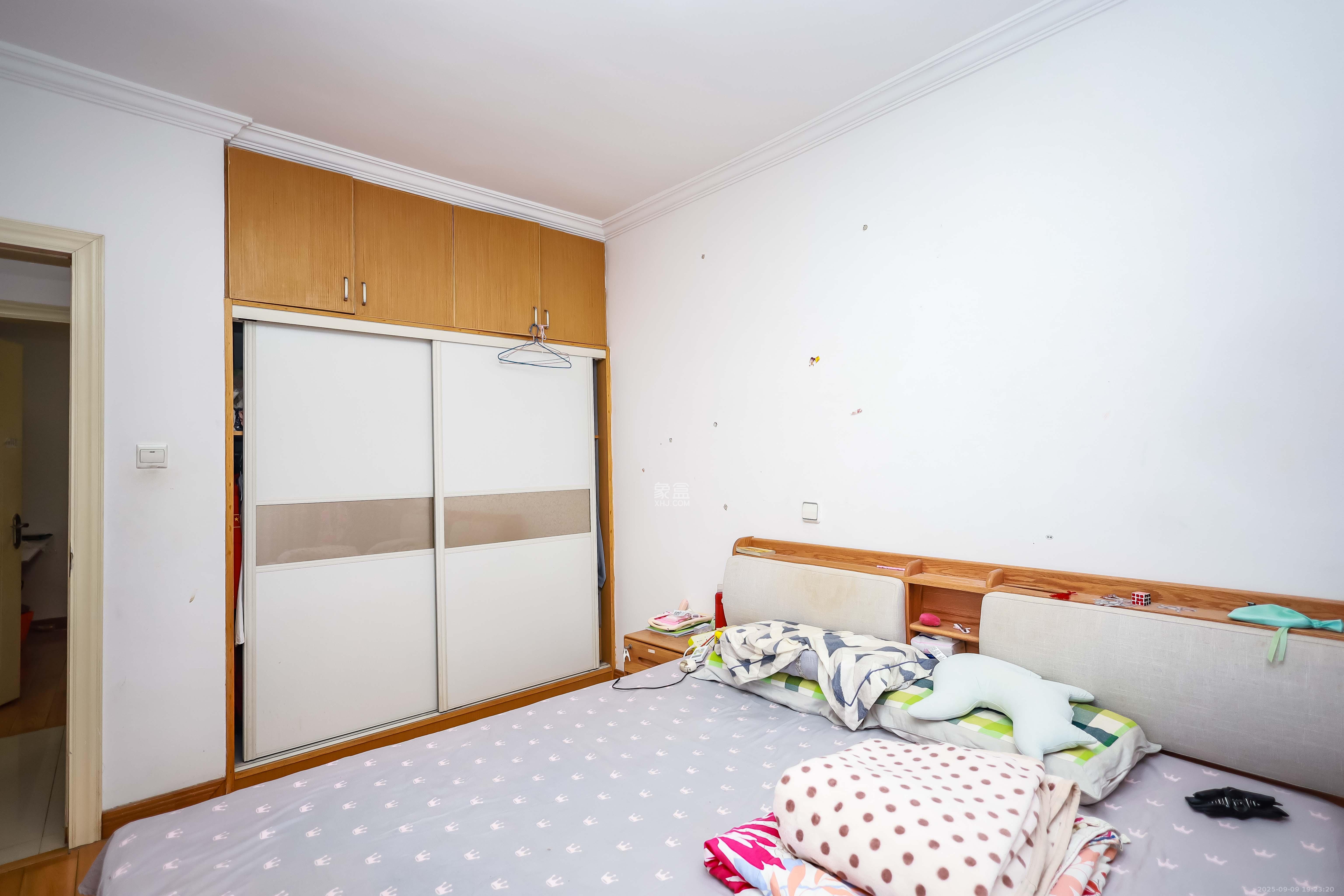 咸嘉新村悦峰园 2室2厅1卫 70.0万 咸嘉新村悦峰园 2室2厅1卫 70.0万卧室