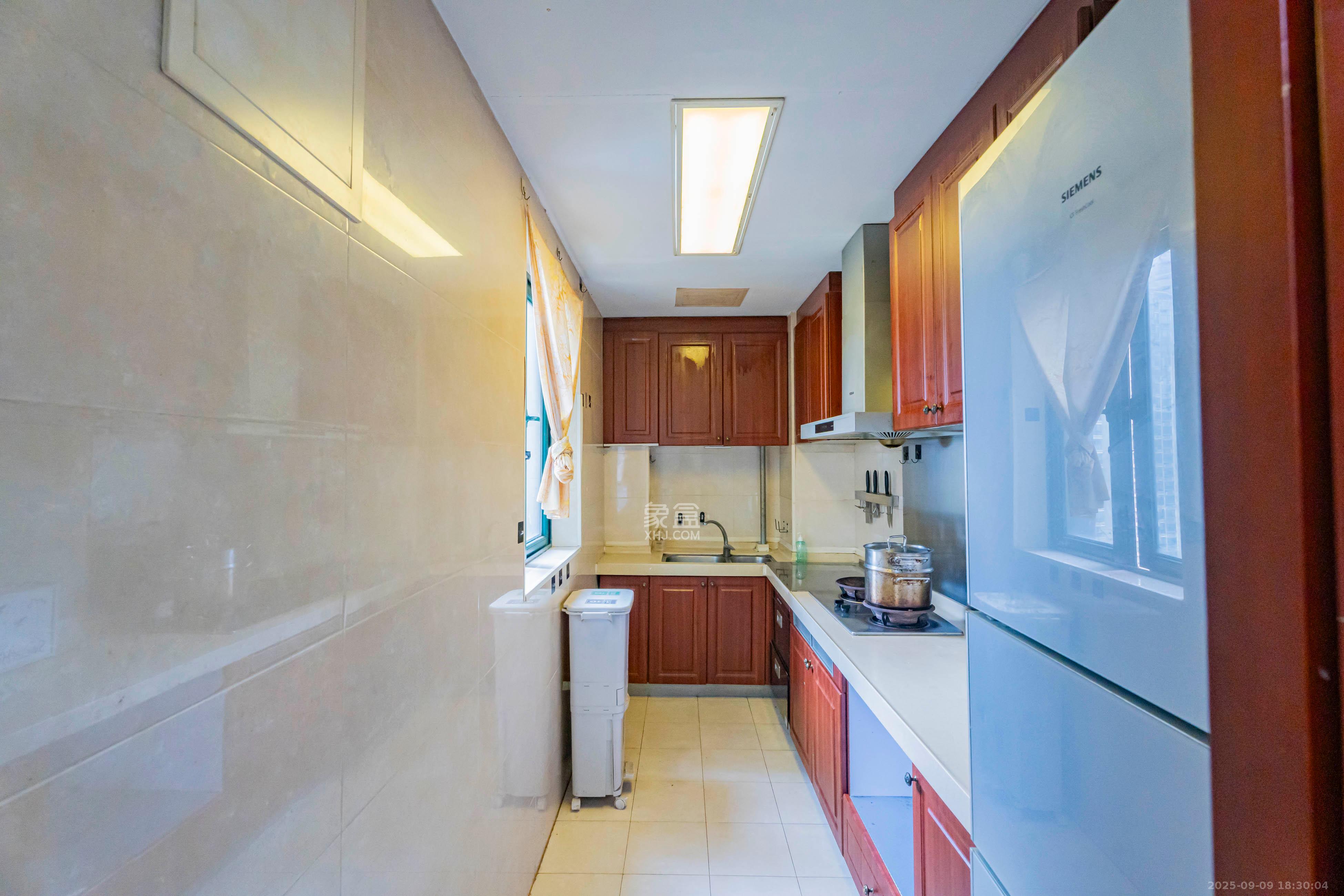 恒大雅苑  3室2厅2卫    145.0万厨房