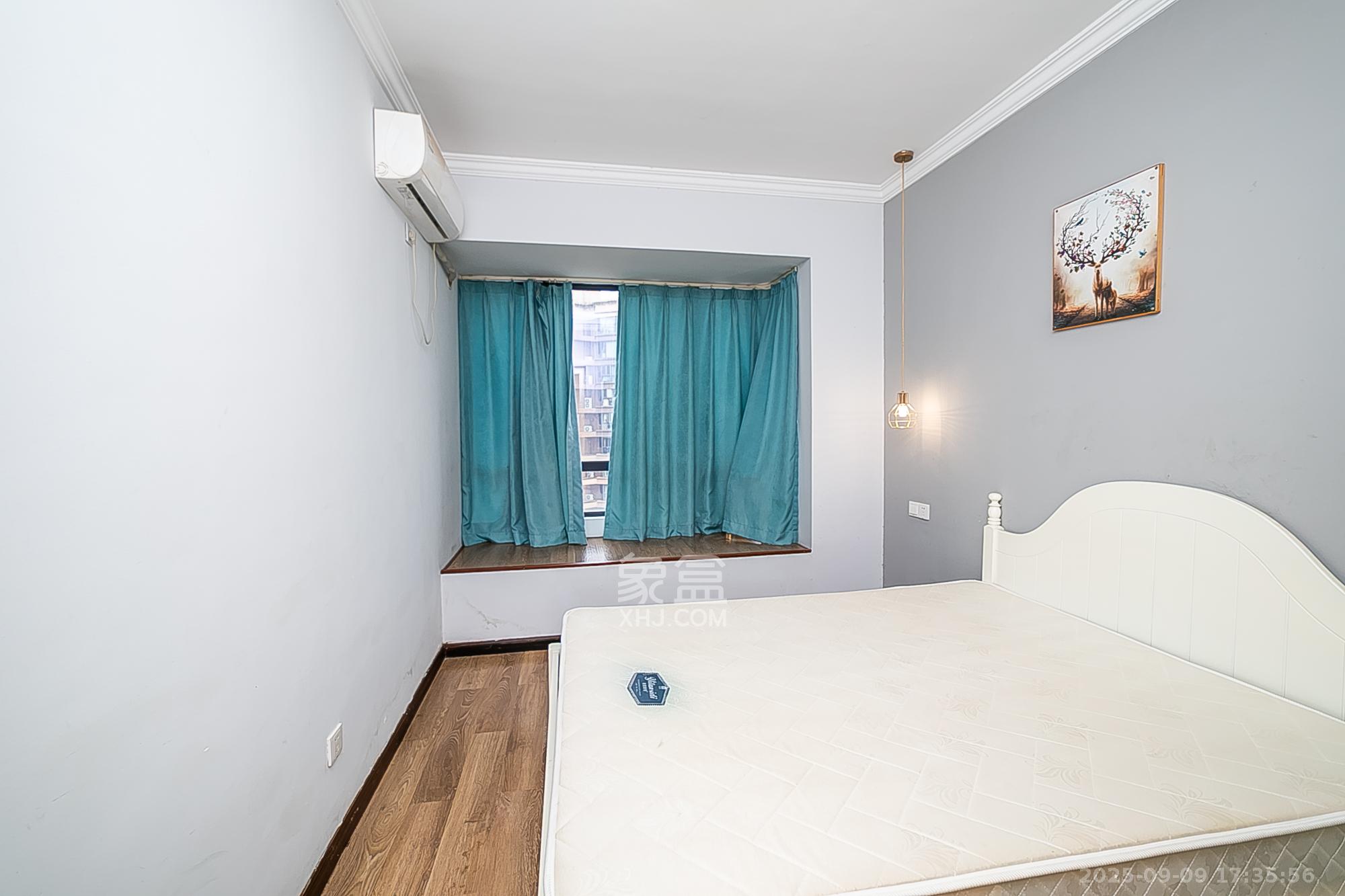 荣悦台 3室2厅2卫 200.0万 荣悦台 3室2厅2卫 200.0万卧室