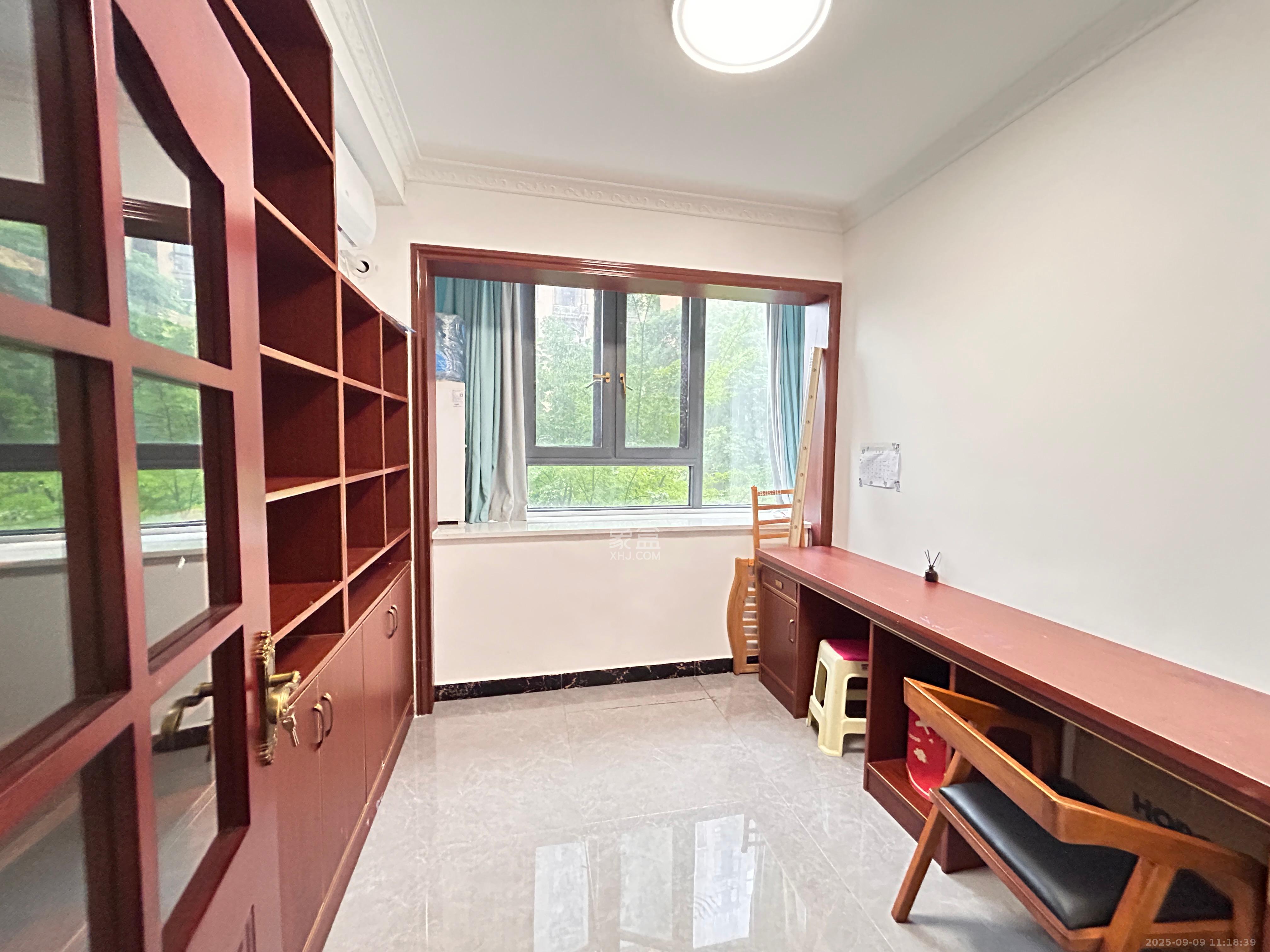 中信凯旋城(中信新城四期)  4室2厅2卫    2700.0元/月 中信凯旋城(中信新城四期)  4室2厅2卫    2700.0元/月室内图