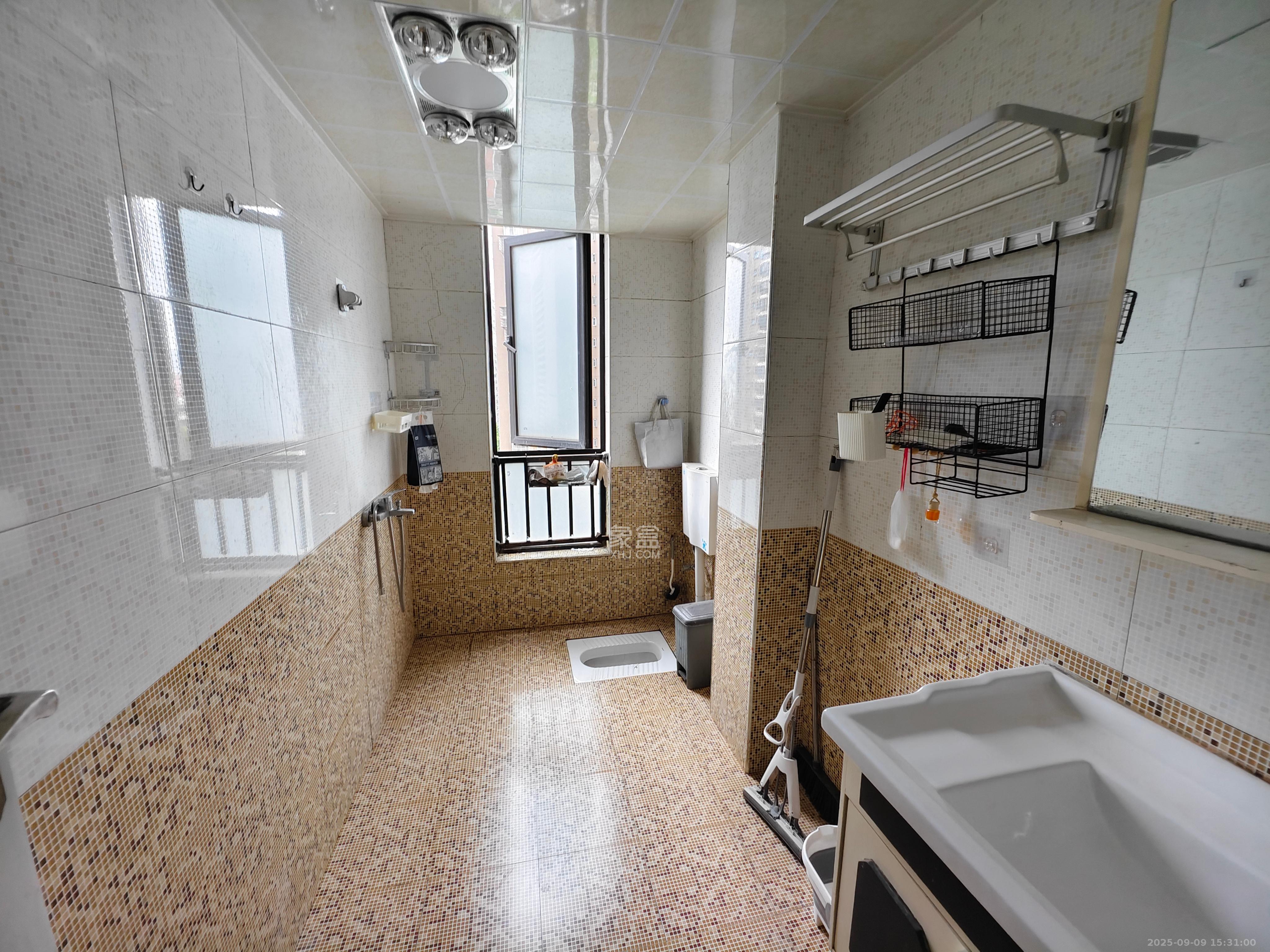 达美D6区  3室2厅1卫    2500.0元/月室内图