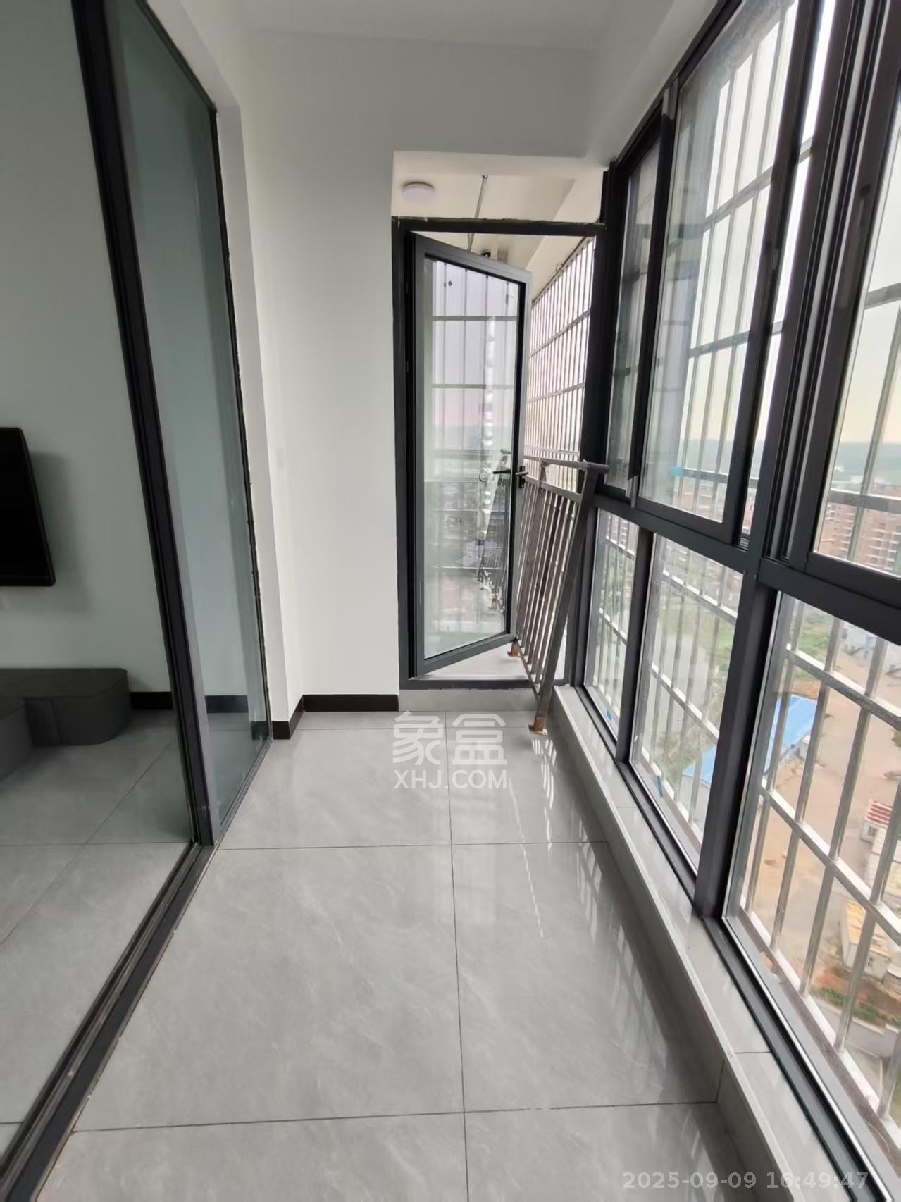 紫华郡 3室2厅2卫 2200.0元/月 紫华郡 3室2厅2卫 2200.0元/月室内图