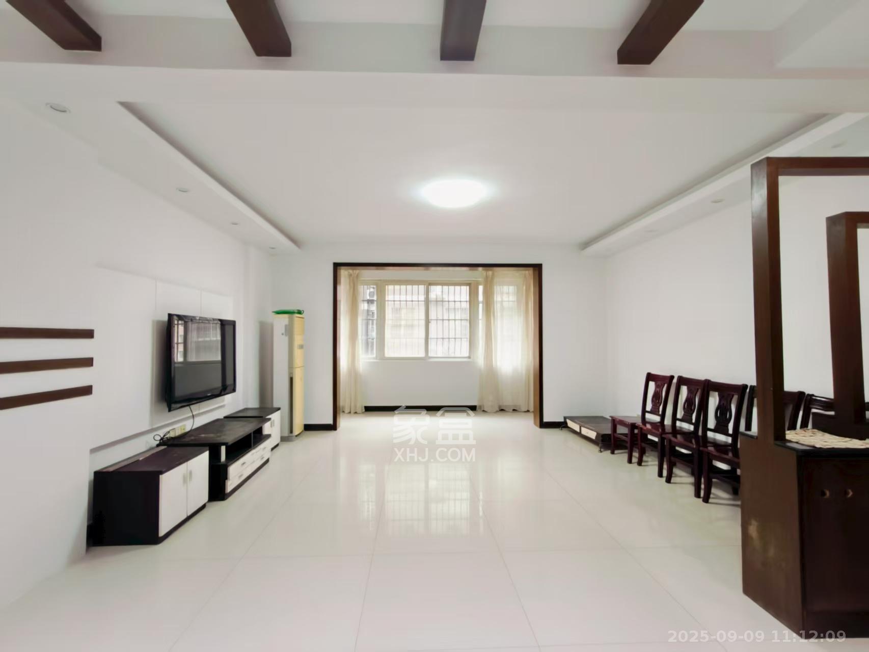 湘绣城 4室2厅1卫 1700.0元/月 湘绣城 4室2厅1卫 1700.0元/月室内图