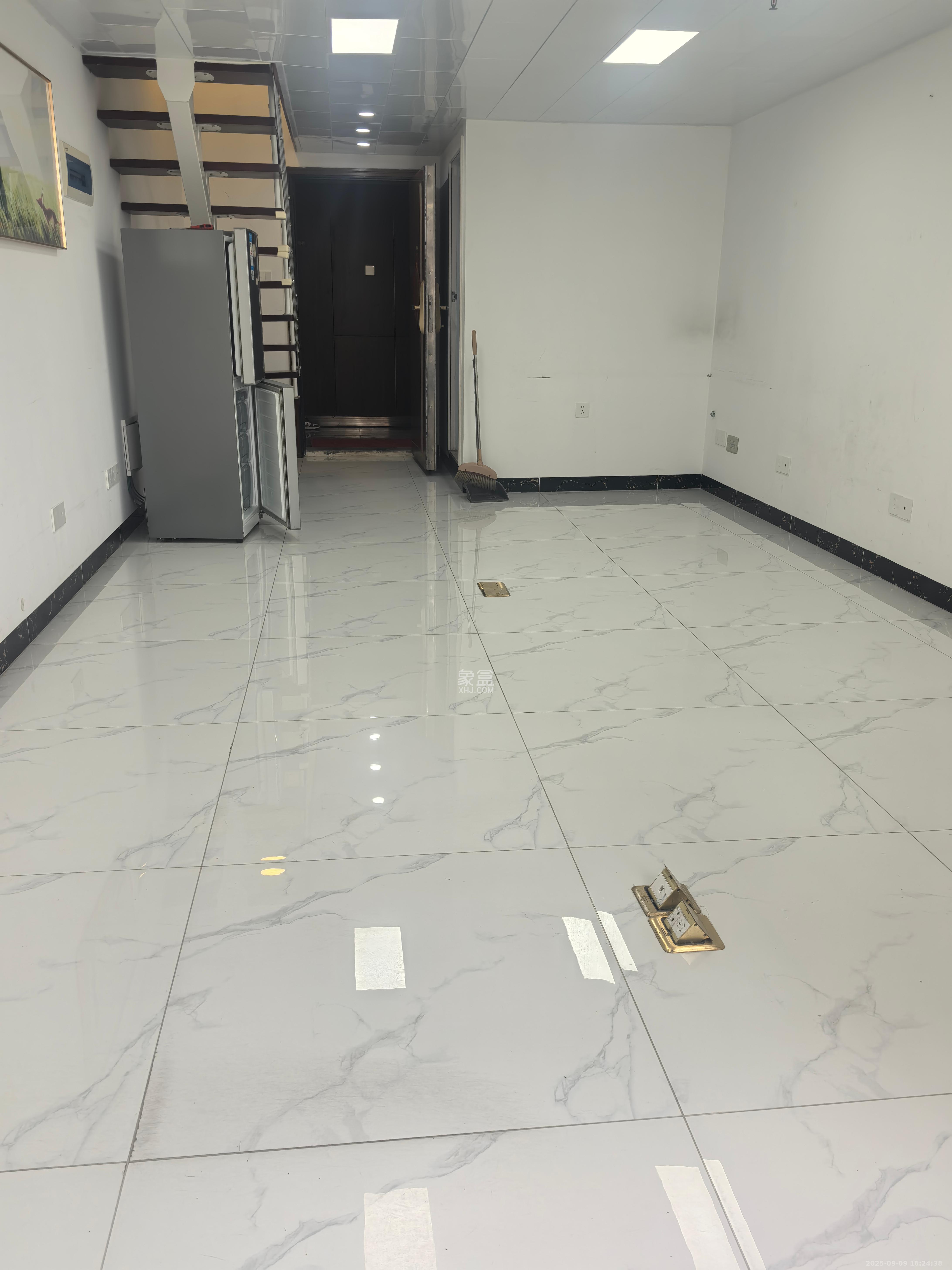 恒大御景半岛锦绣苑 1室0厅0卫 2200.0元/月 恒大御景半岛锦绣苑 1室0厅0卫 2200.0元/月室内图